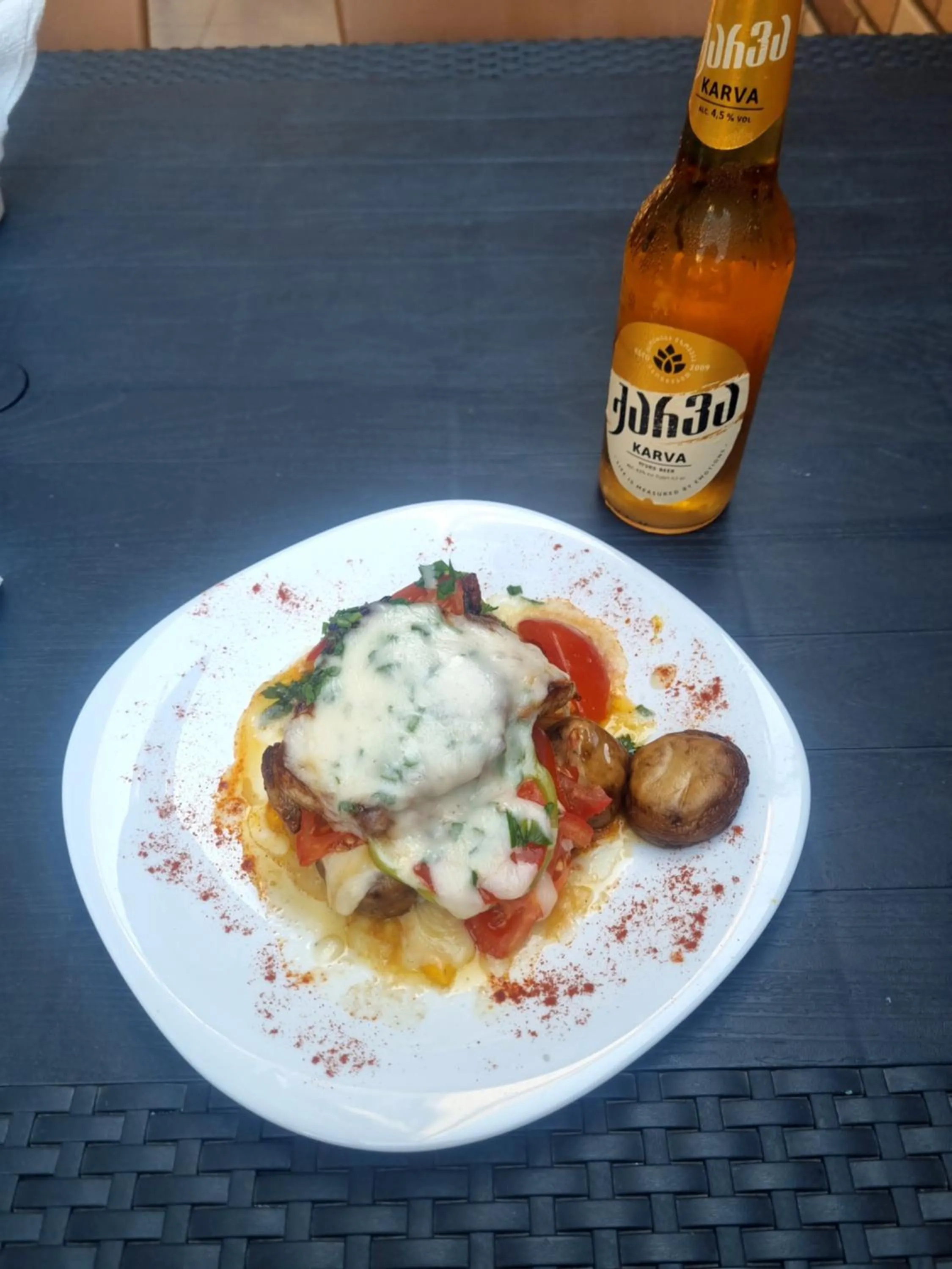 Restaurant/places to eat in MAHALI HOTEL