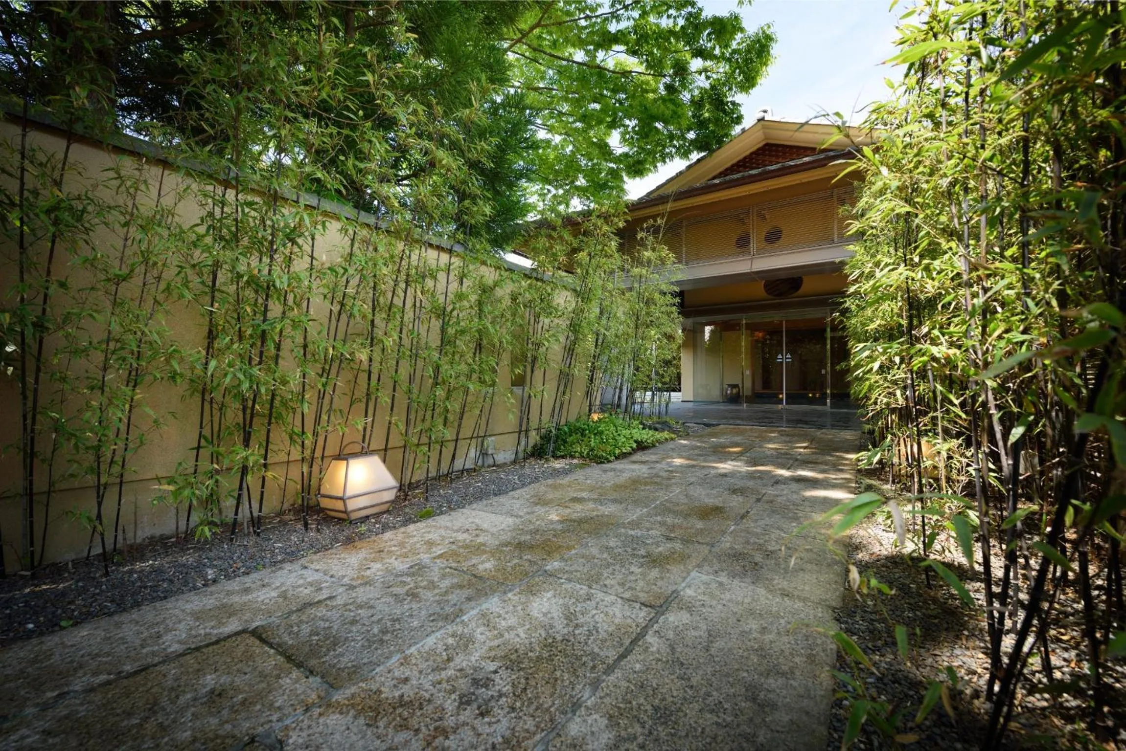 Facade/entrance in Saryo Souen