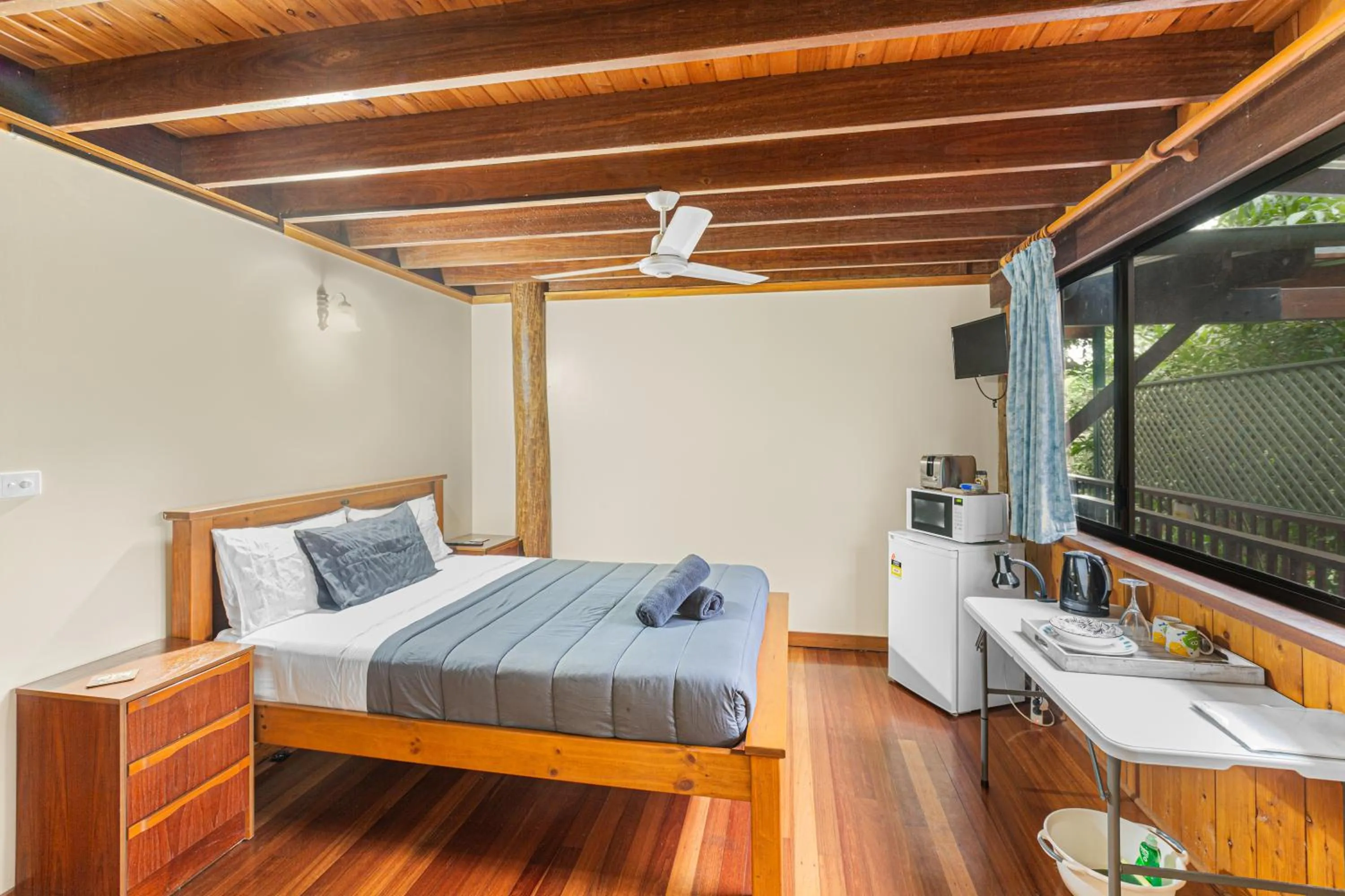 Bedroom, Bed in Atherton Blue Gum