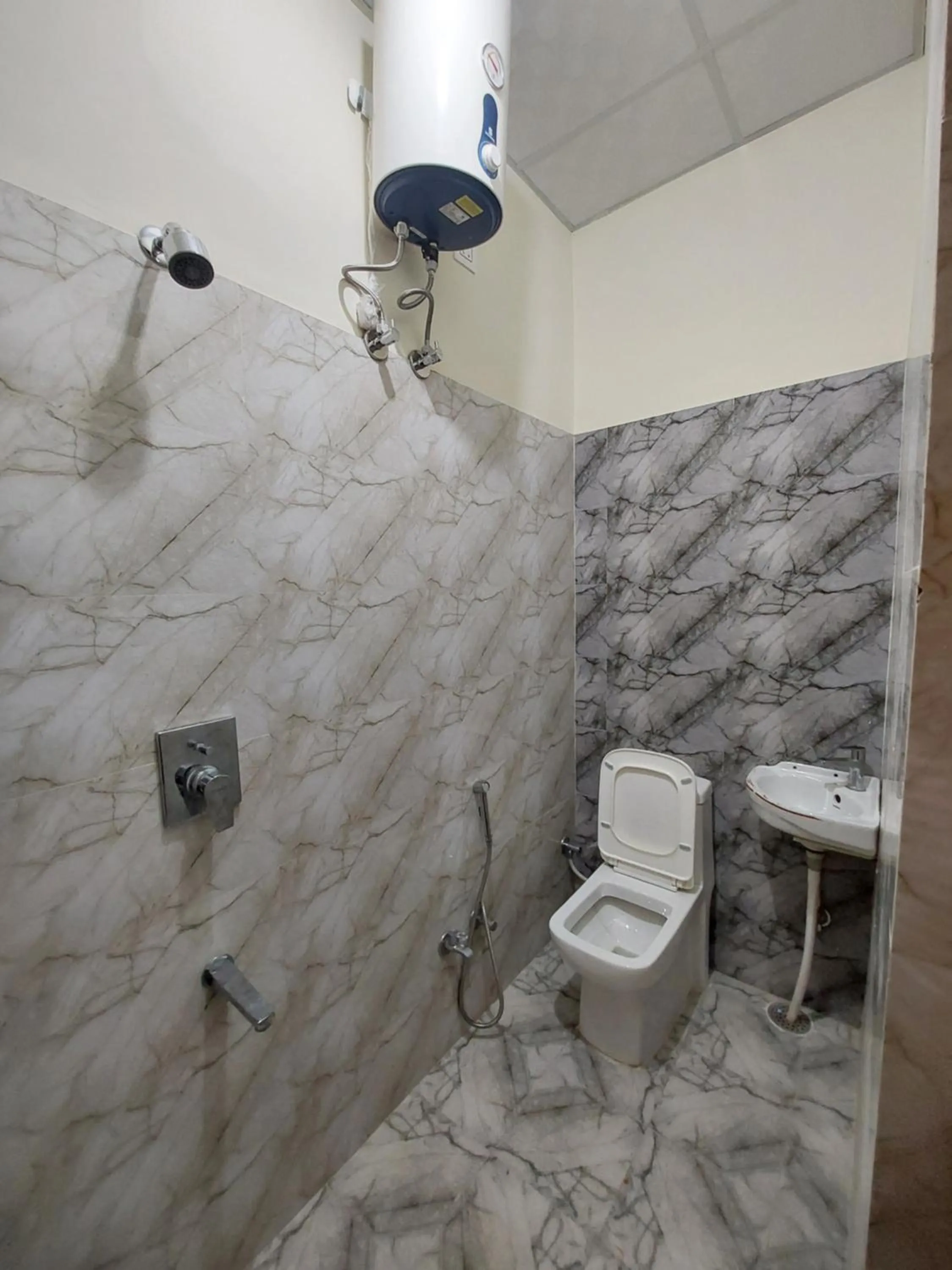 Shower in HOMEWOOD SUITES Jaipur