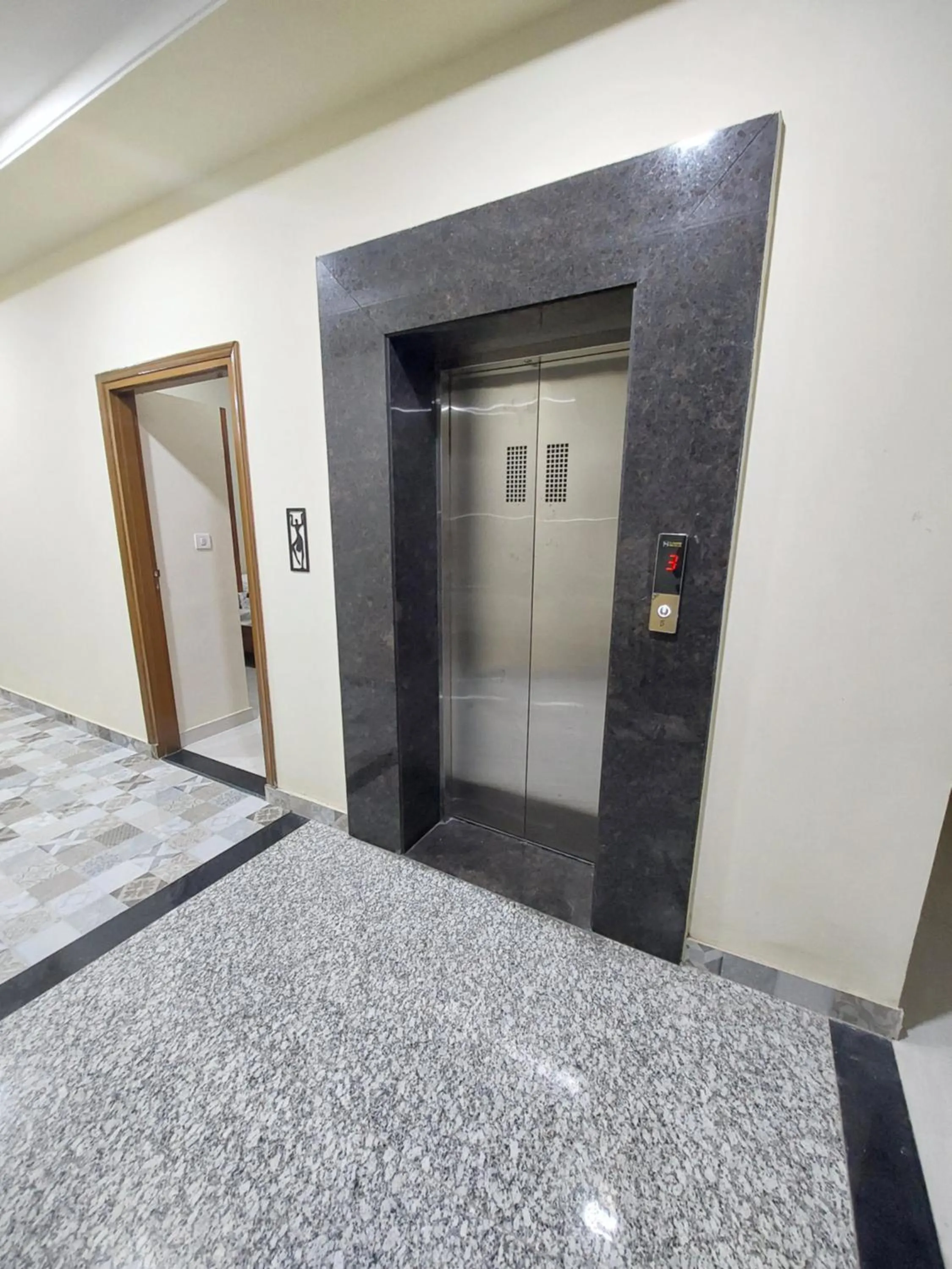 elevator in HOMEWOOD SUITES Jaipur