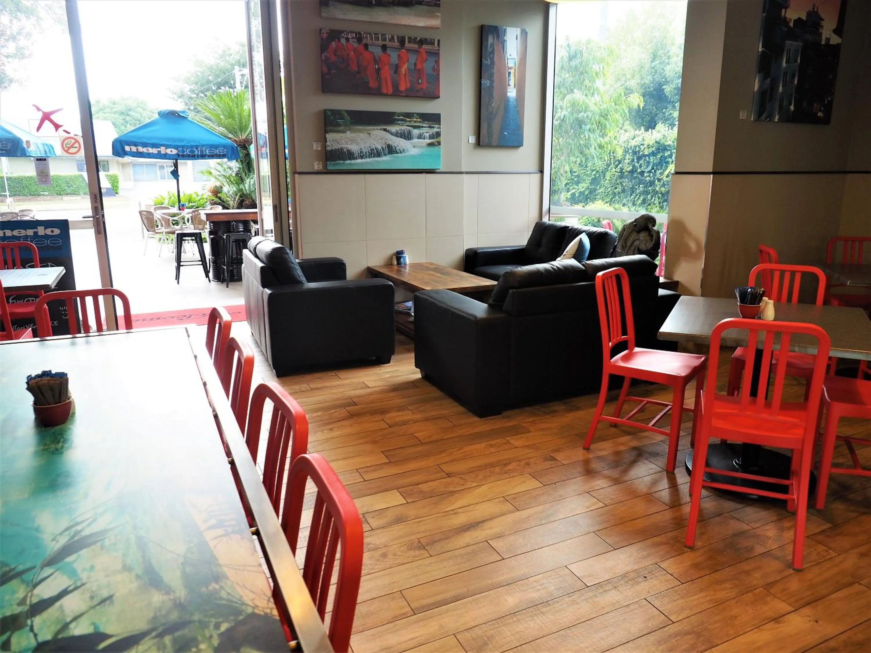Restaurant/places to eat in Laguna Serviced Apartments