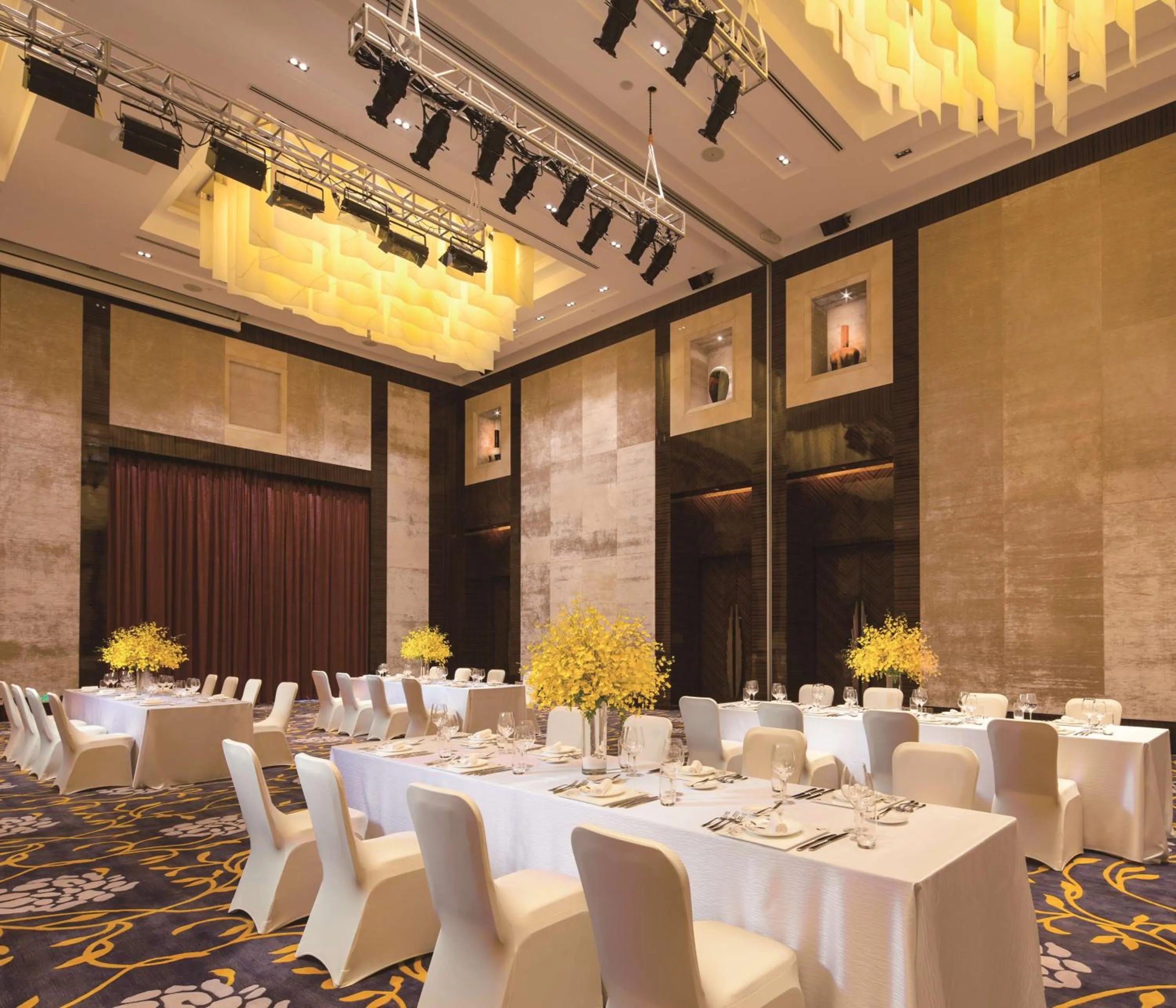 Dining area, Banquet Facilities in Sanya Yazhou Bay Resort Curio Collection by Hilton