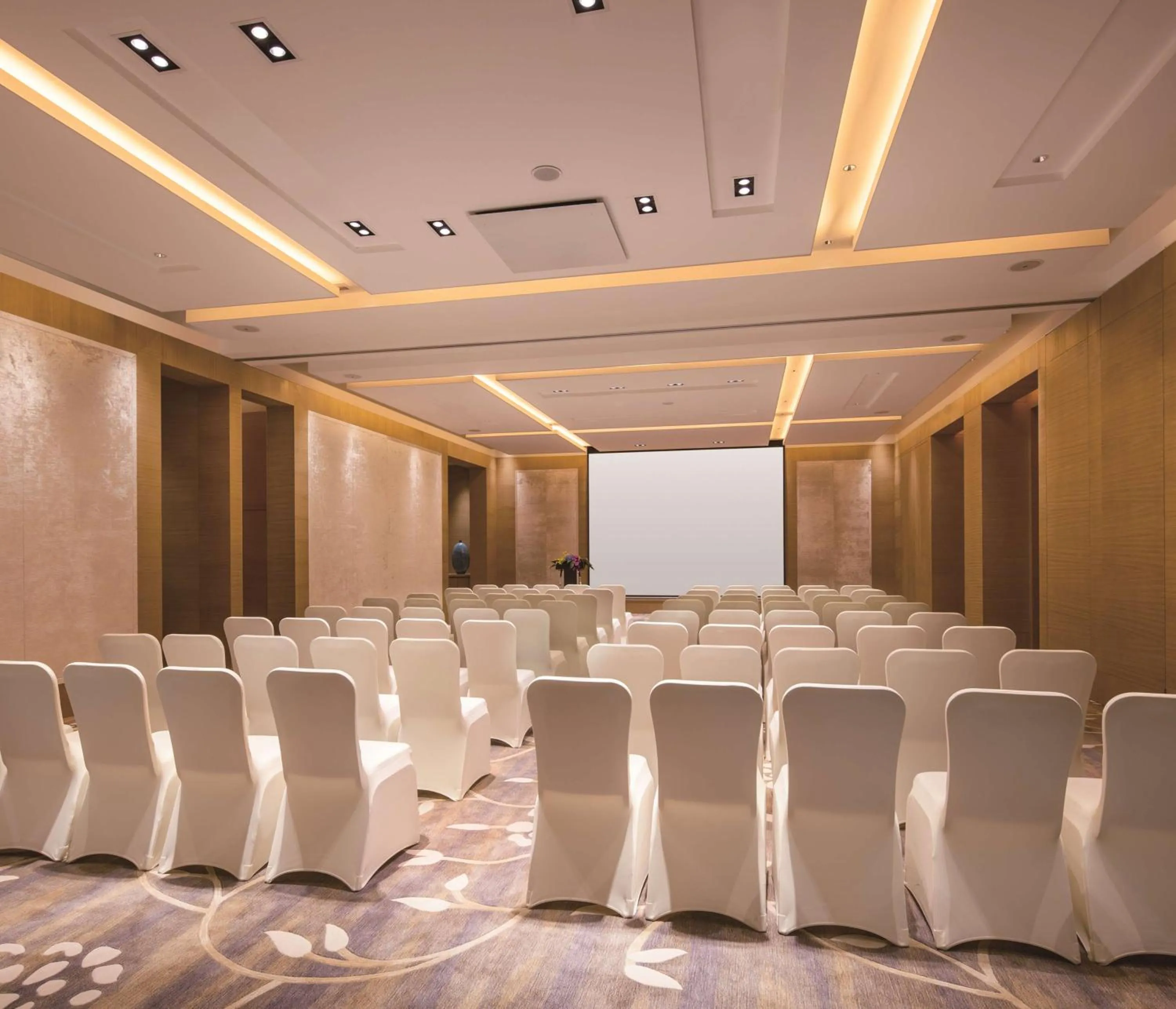 Meeting/conference room in Sanya Yazhou Bay Resort Curio Collection by Hilton