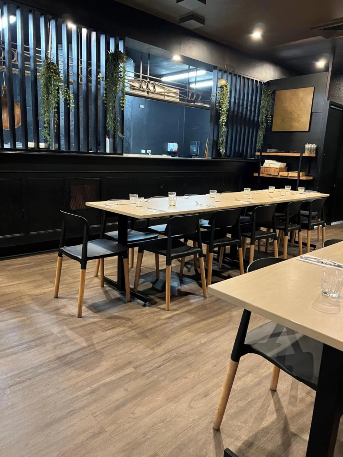 Restaurant/places to eat in Star Bar Cafe & Hotel