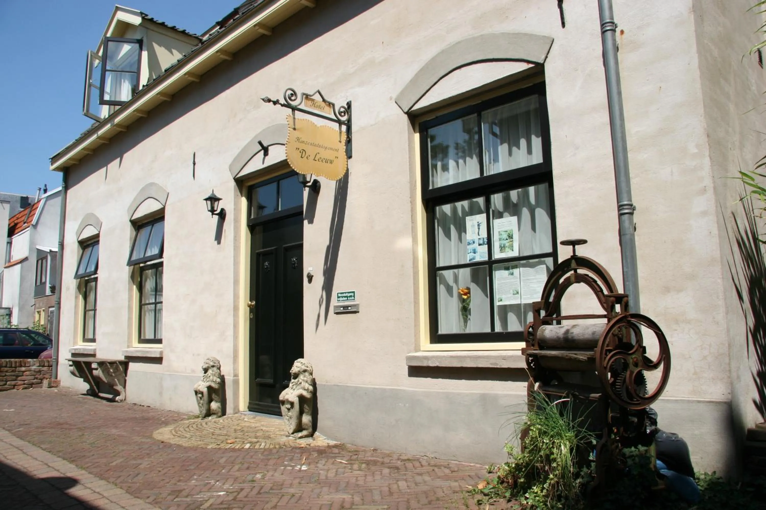 Facade/entrance in Hanzestadslogement "De Leeuw", logies in het centrum van Deventer