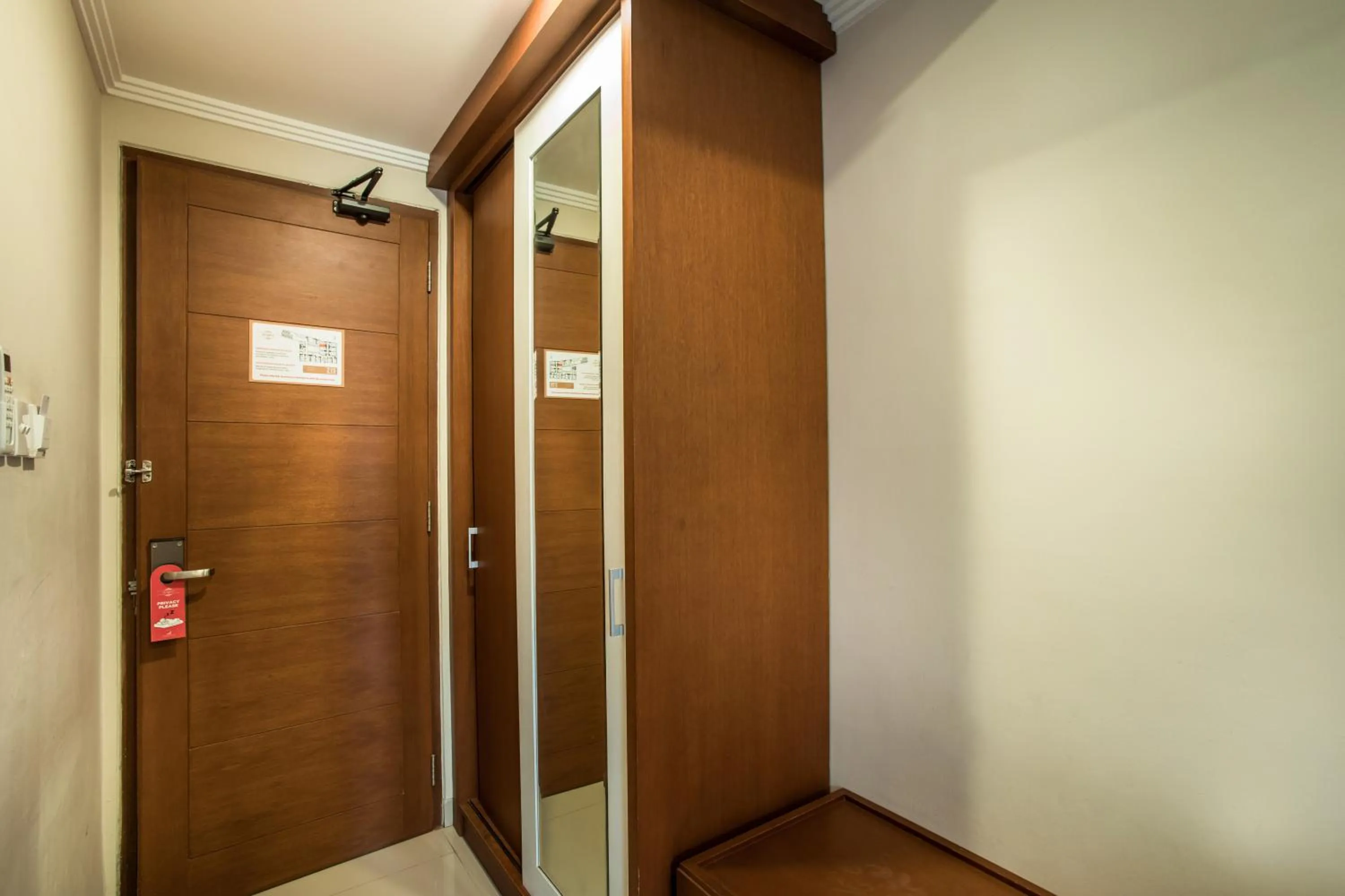 wardrobe in Svarna Hotel