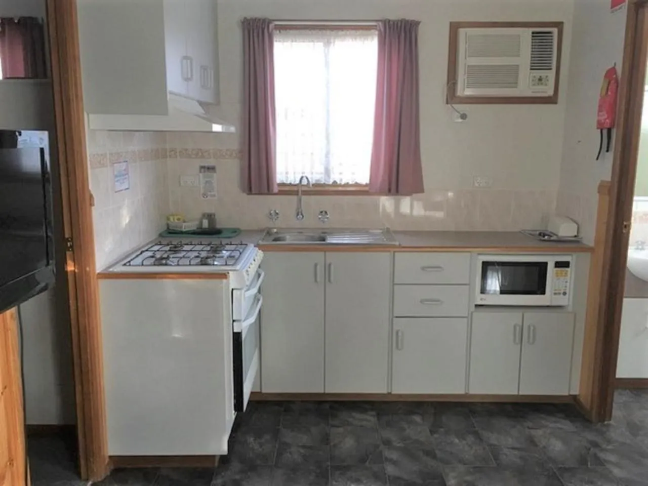 kitchen in Lake Fyans Holiday Park