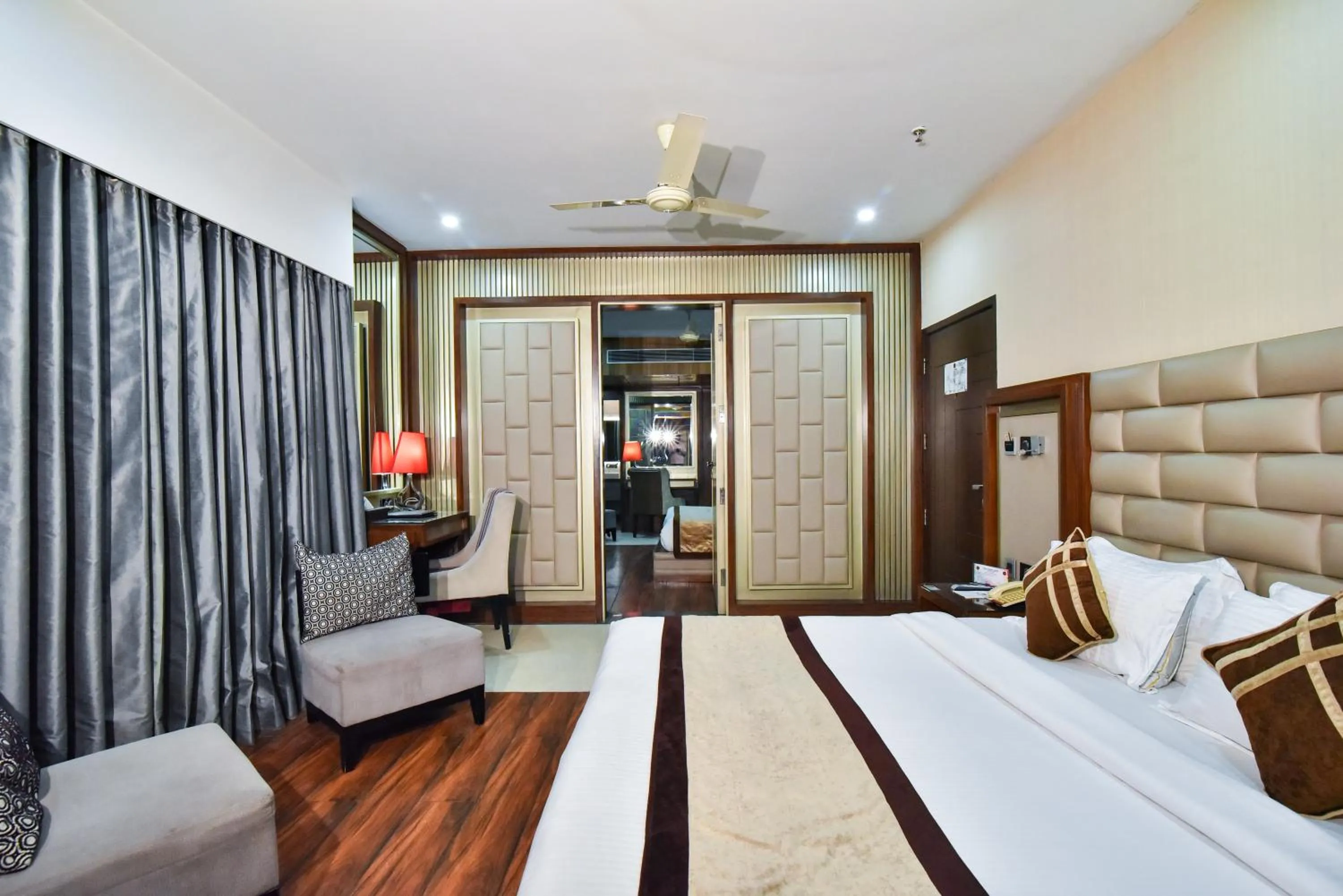 Bed in Hotel Sawera Grand Near Golden Temple