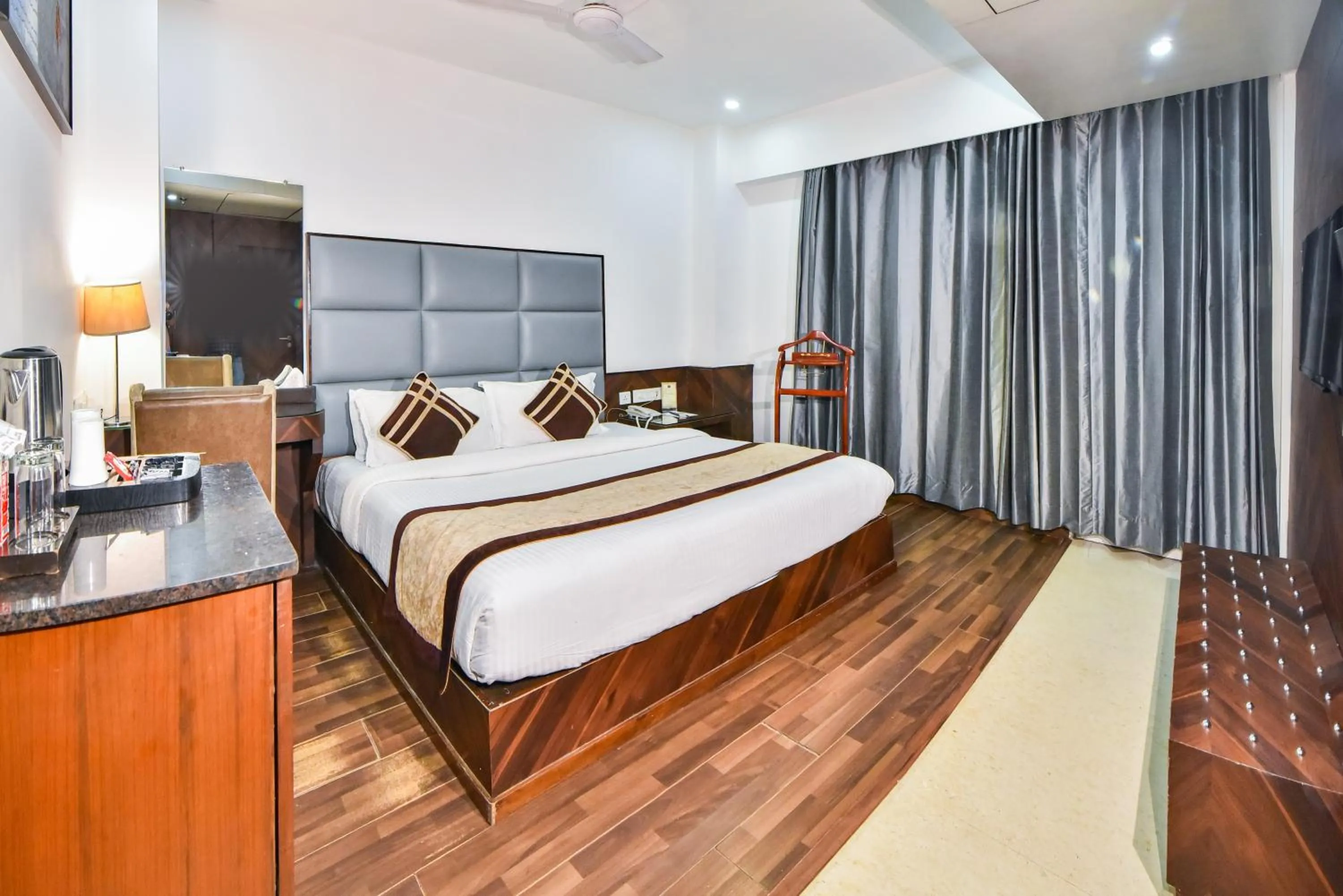 Bed in Hotel Sawera Grand Near Golden Temple