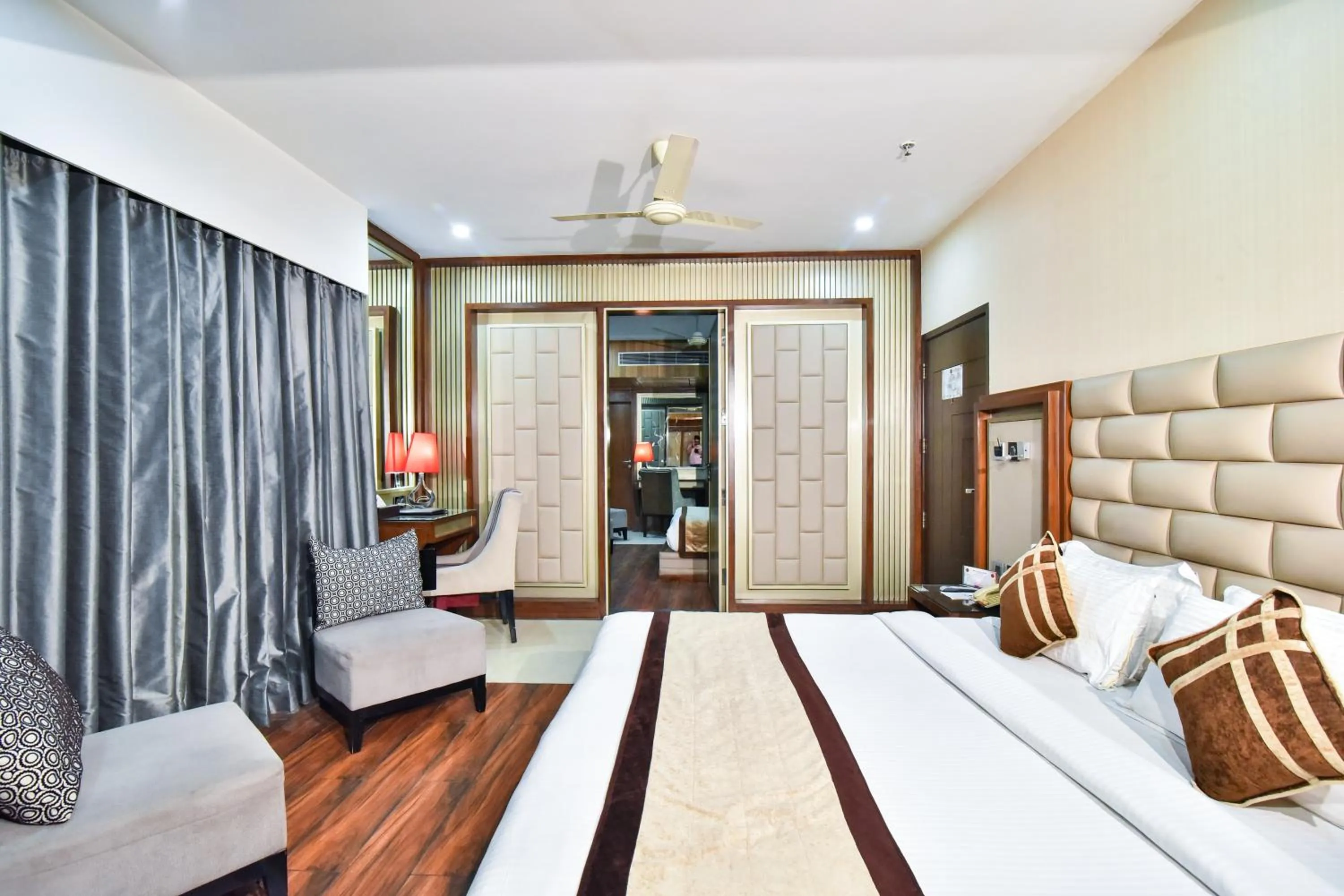 Bedroom, Bed in Hotel Sawera Grand Near Golden Temple