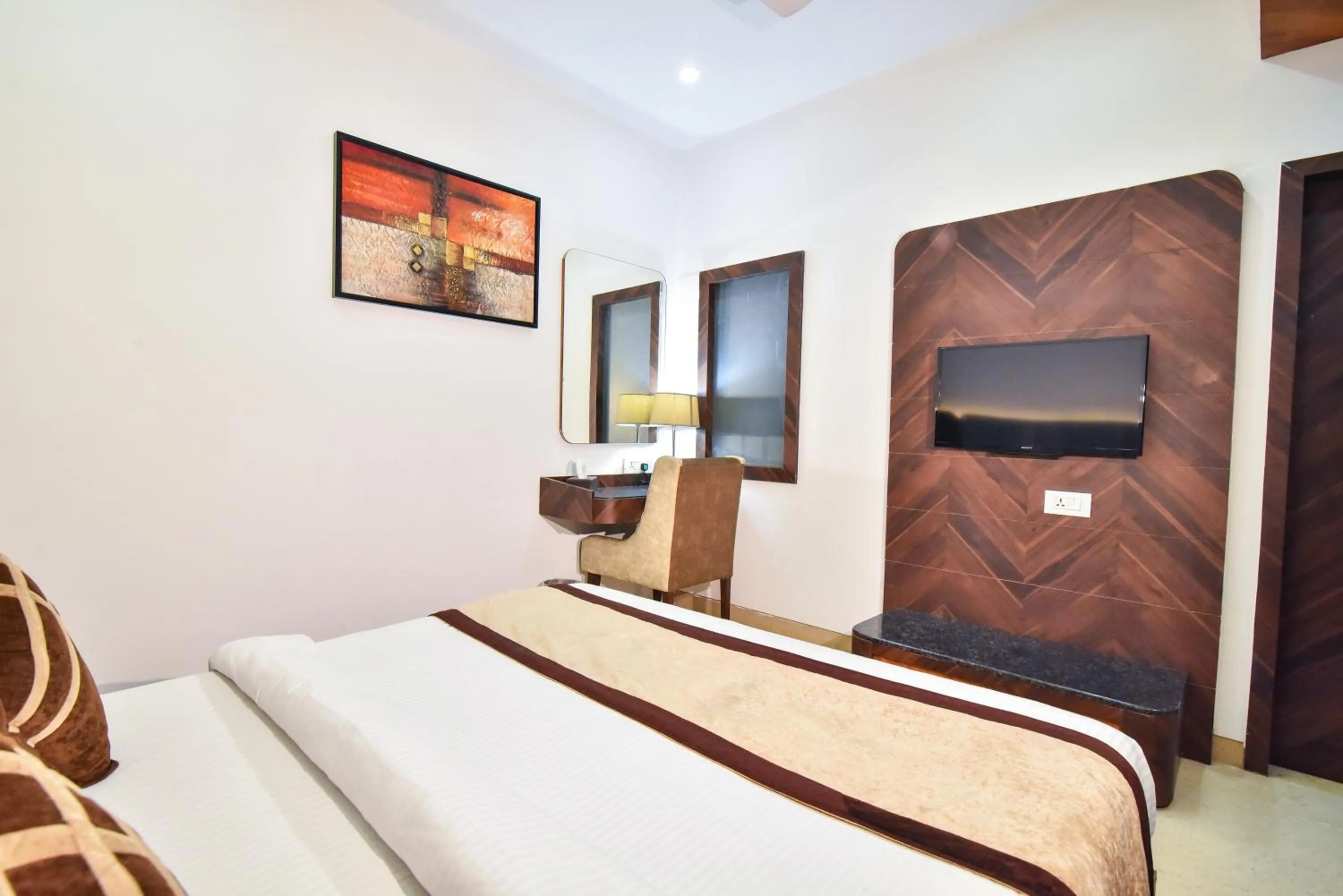 TV and multimedia, Bed in Hotel Sawera Grand Near Golden Temple