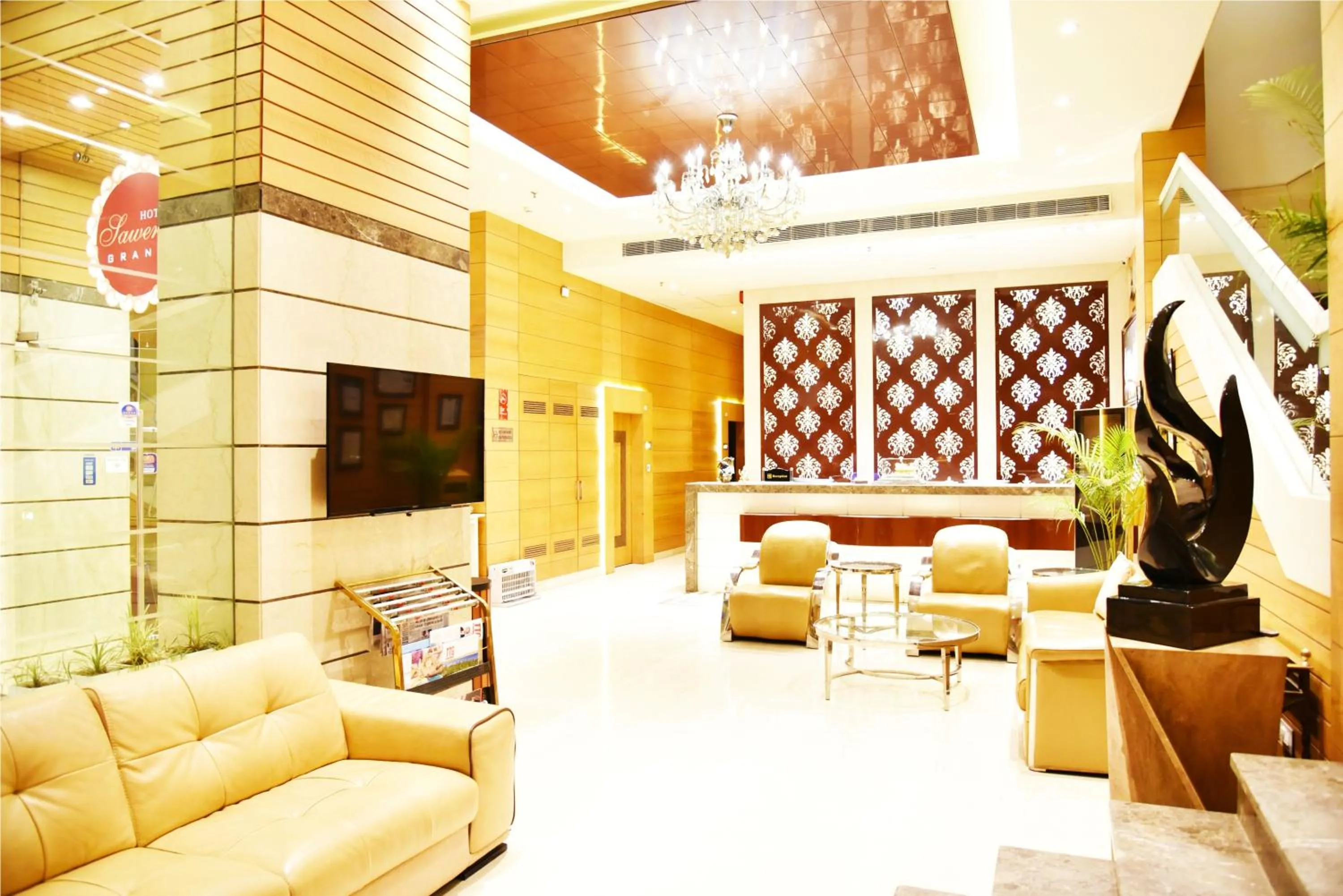 TV and multimedia in Hotel Sawera Grand Near Golden Temple