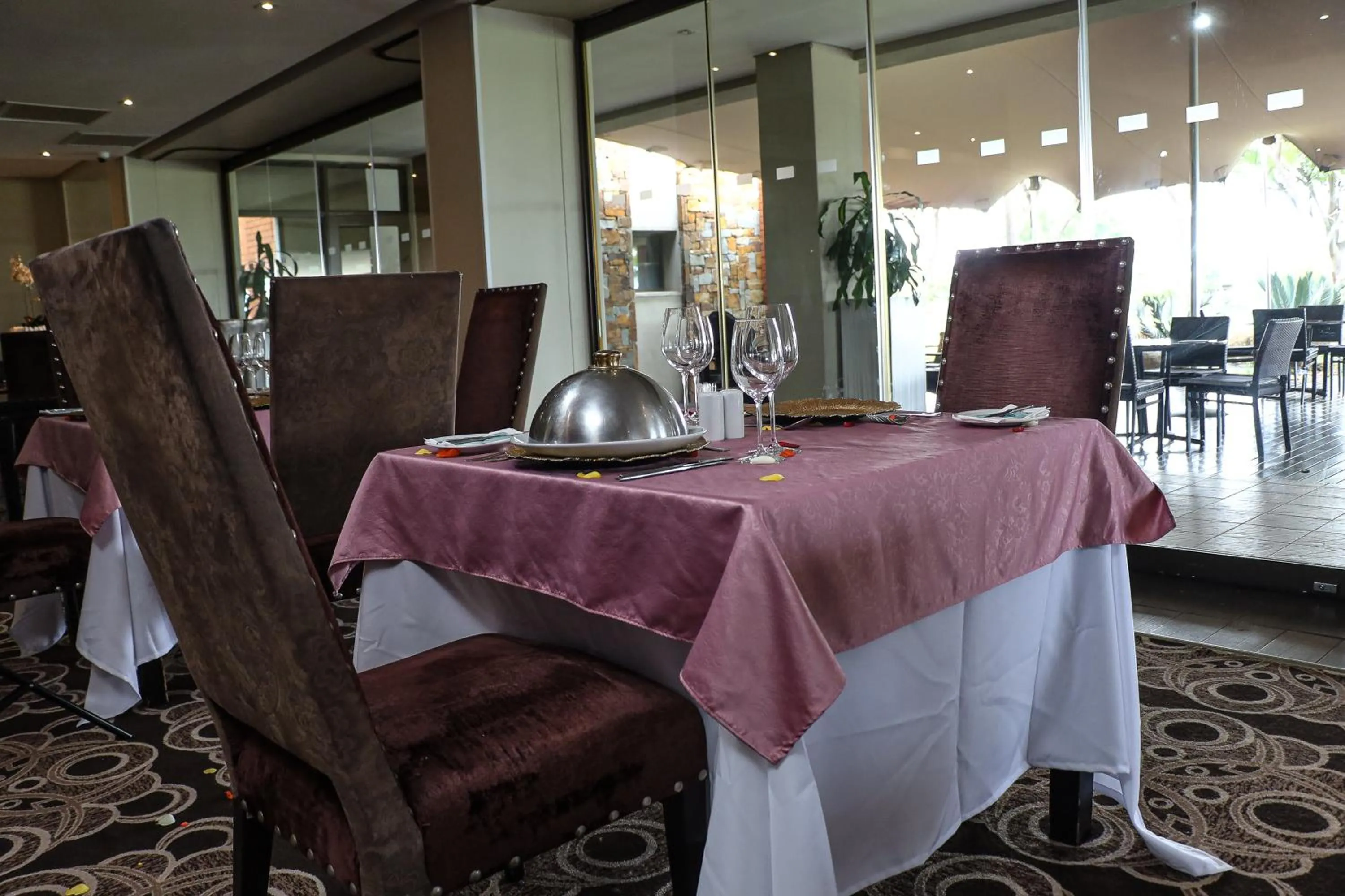 Restaurant/places to eat in Royal Marang Hotel
