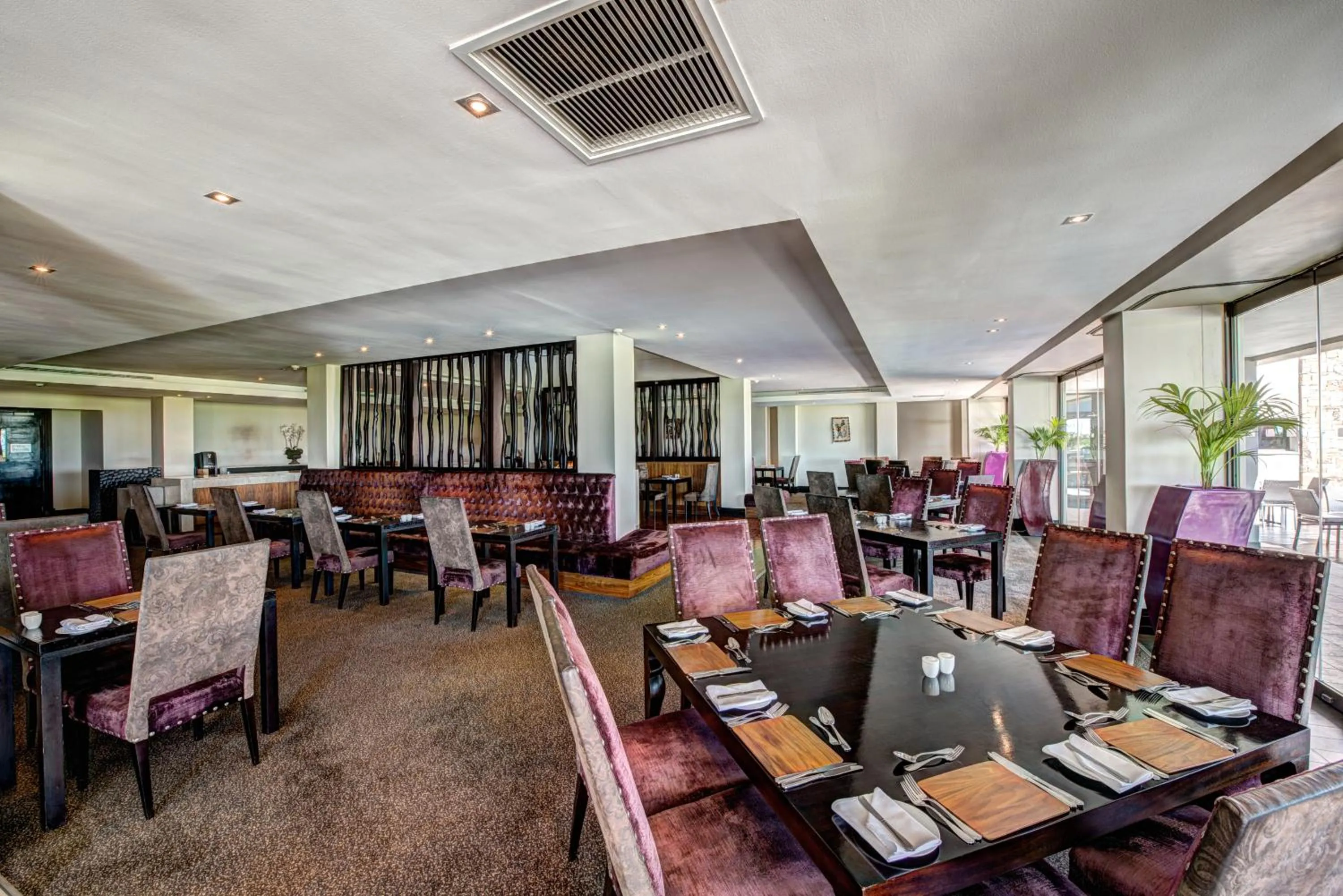 Restaurant/places to eat in Royal Marang Hotel