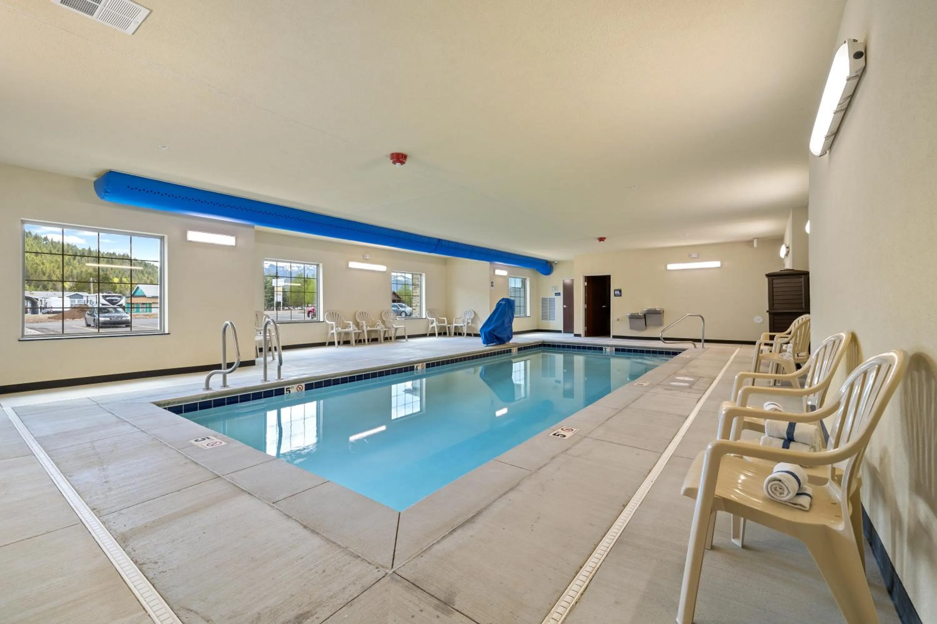 Swimming pool in Cobblestone Hotel & Suites - Alpine
