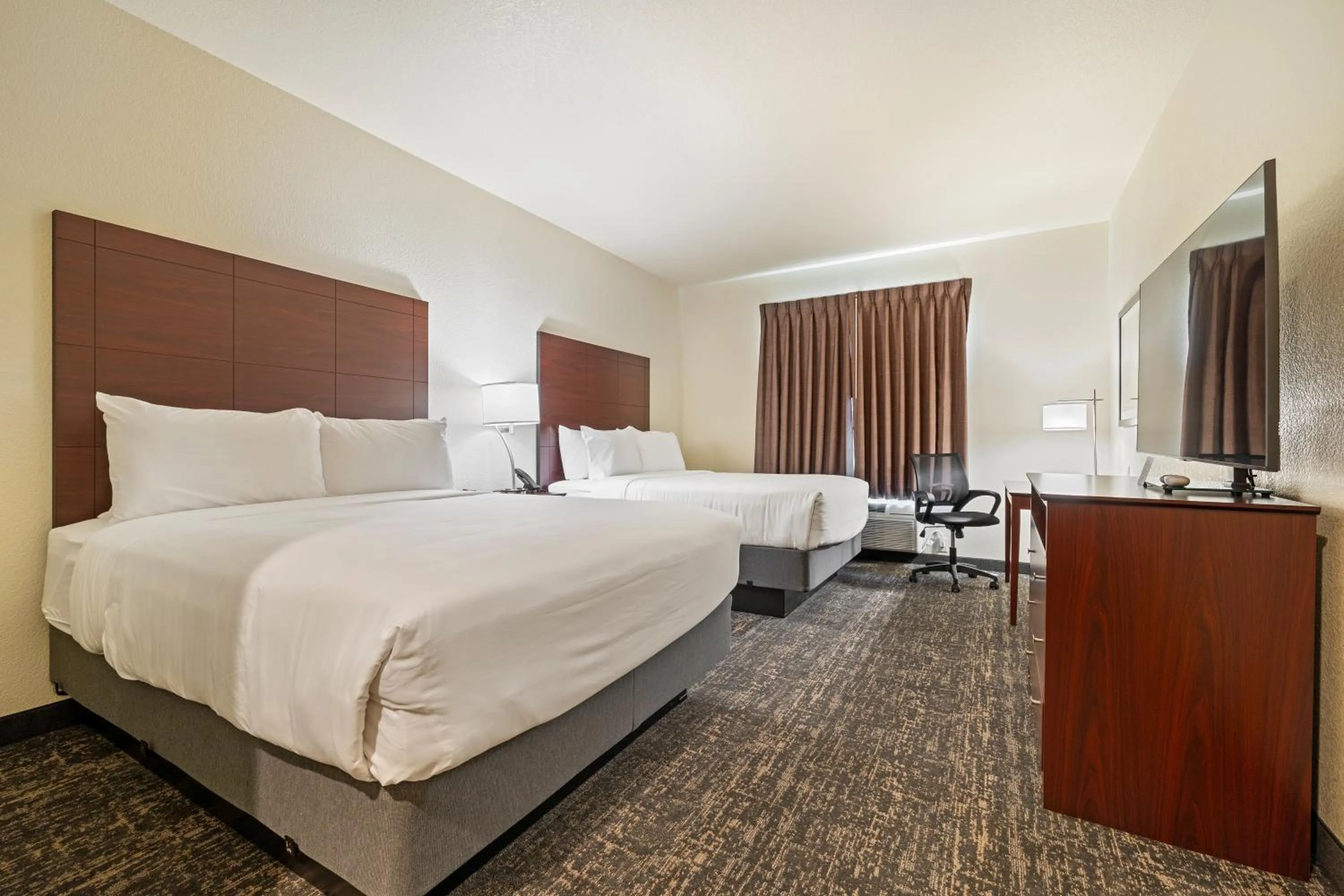 Bed in Cobblestone Hotel & Suites - Alpine