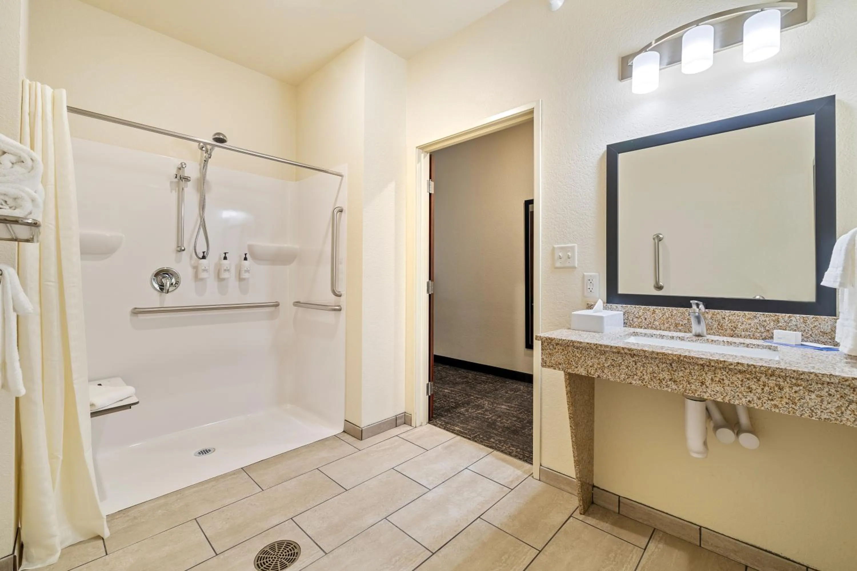 Bathroom in Cobblestone Hotel & Suites - Alpine