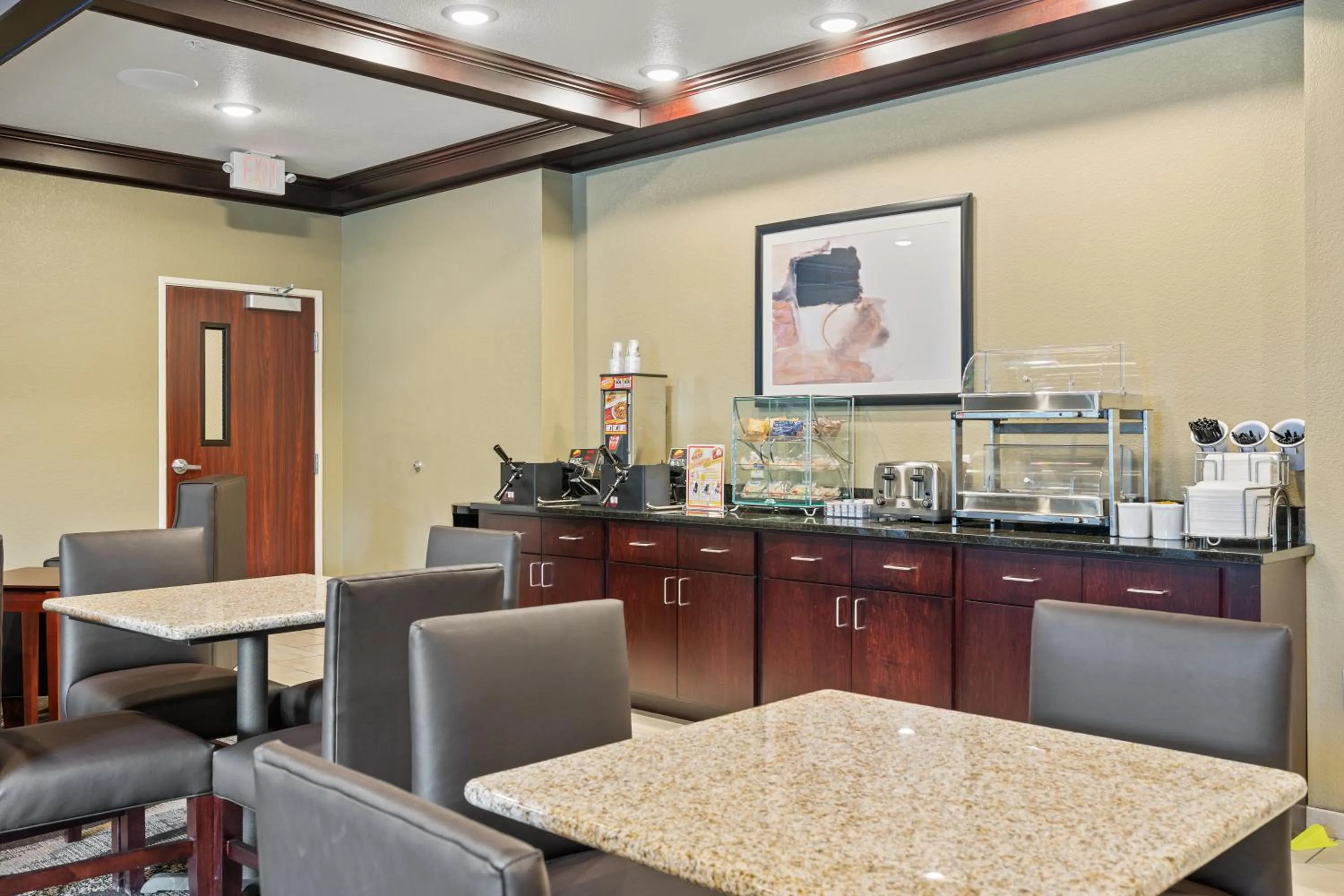 Buffet breakfast in Cobblestone Hotel & Suites - Alpine