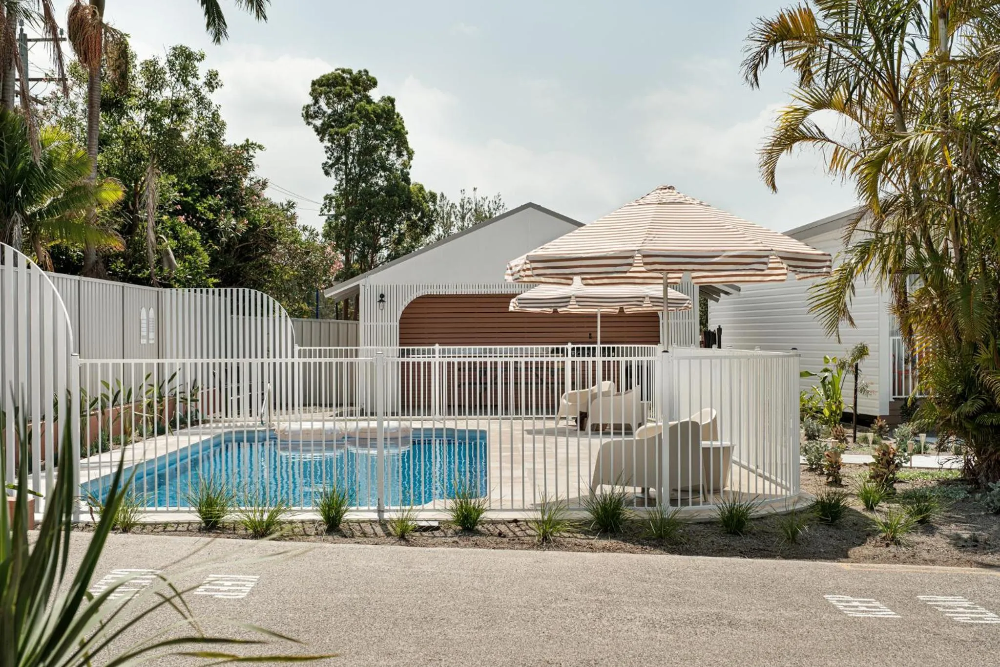 Property building in Catalina Motel Lake Macquarie