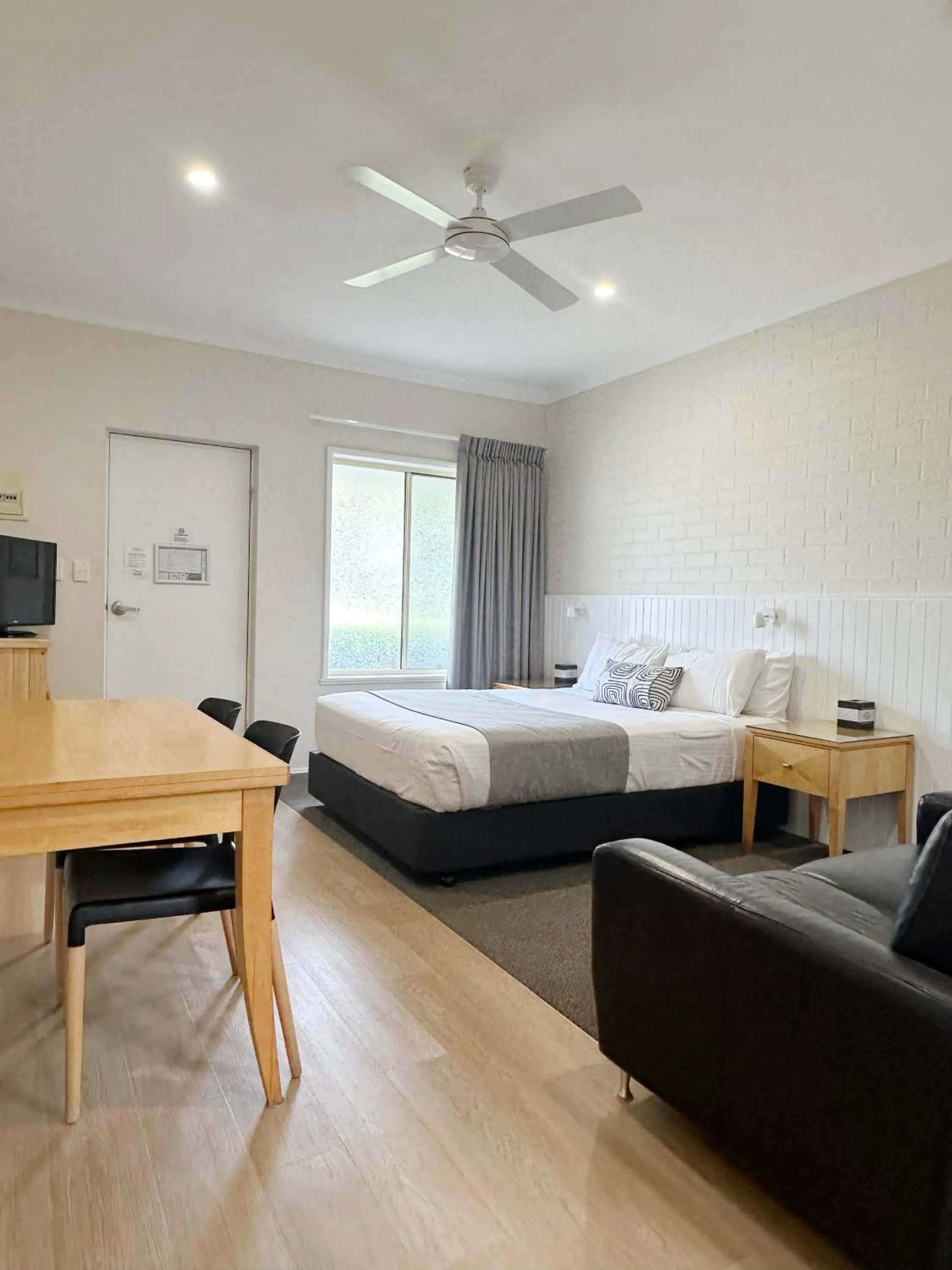 Bedroom, Bed in Catalina Motel Lake Macquarie