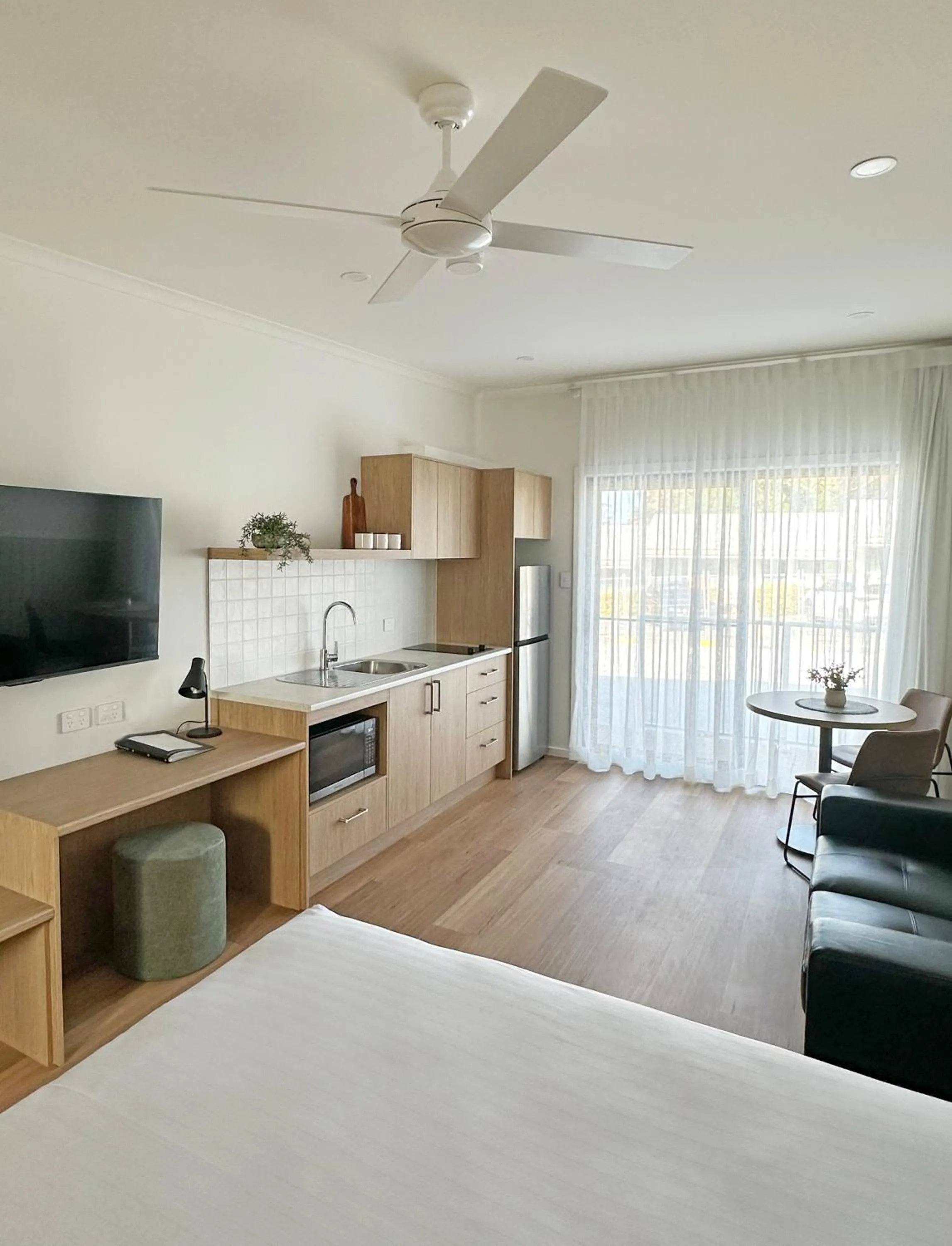 Kitchen or kitchenette in Catalina Motel Lake Macquarie