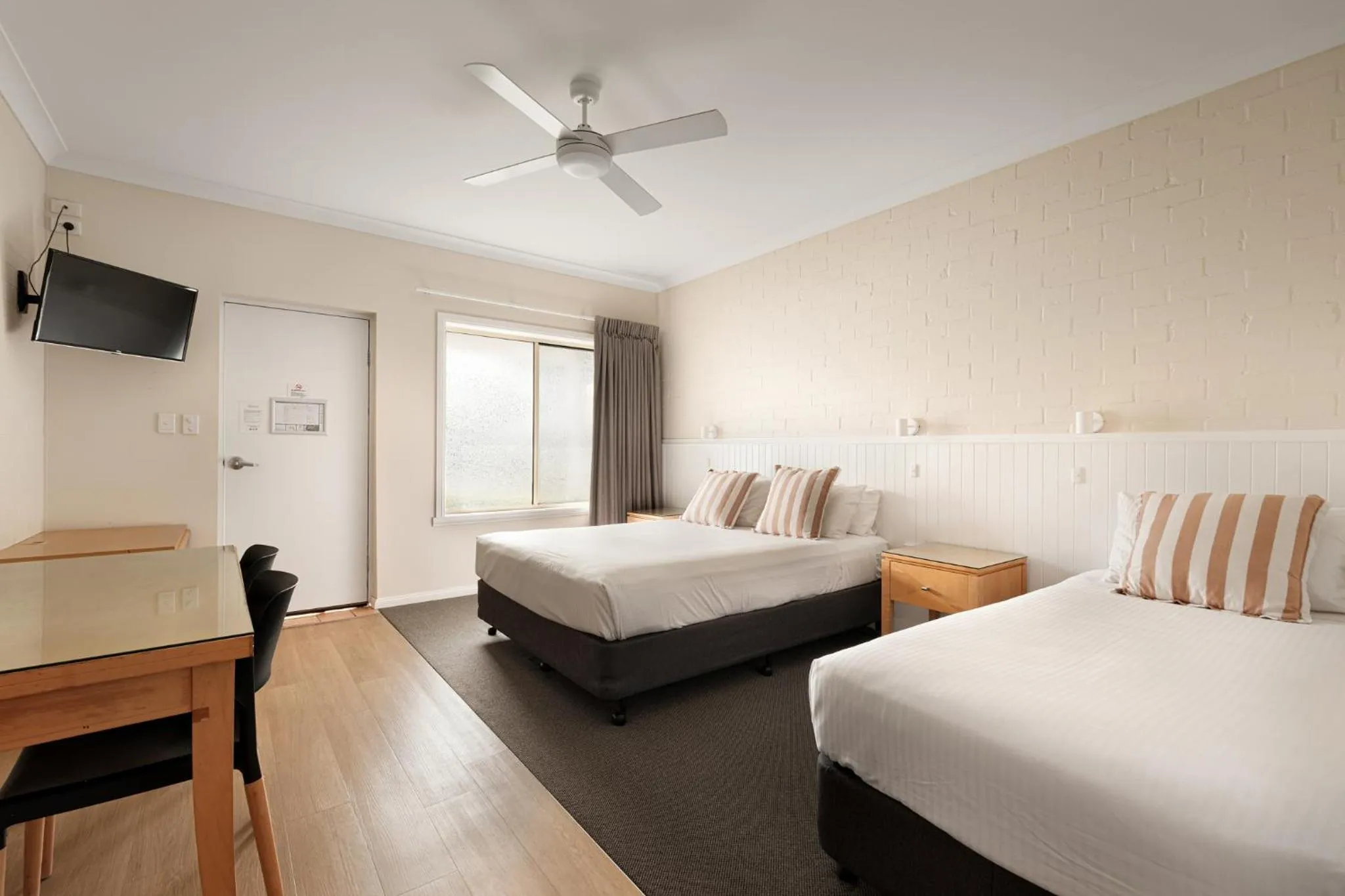 Bedroom, Bed in Catalina Motel Lake Macquarie