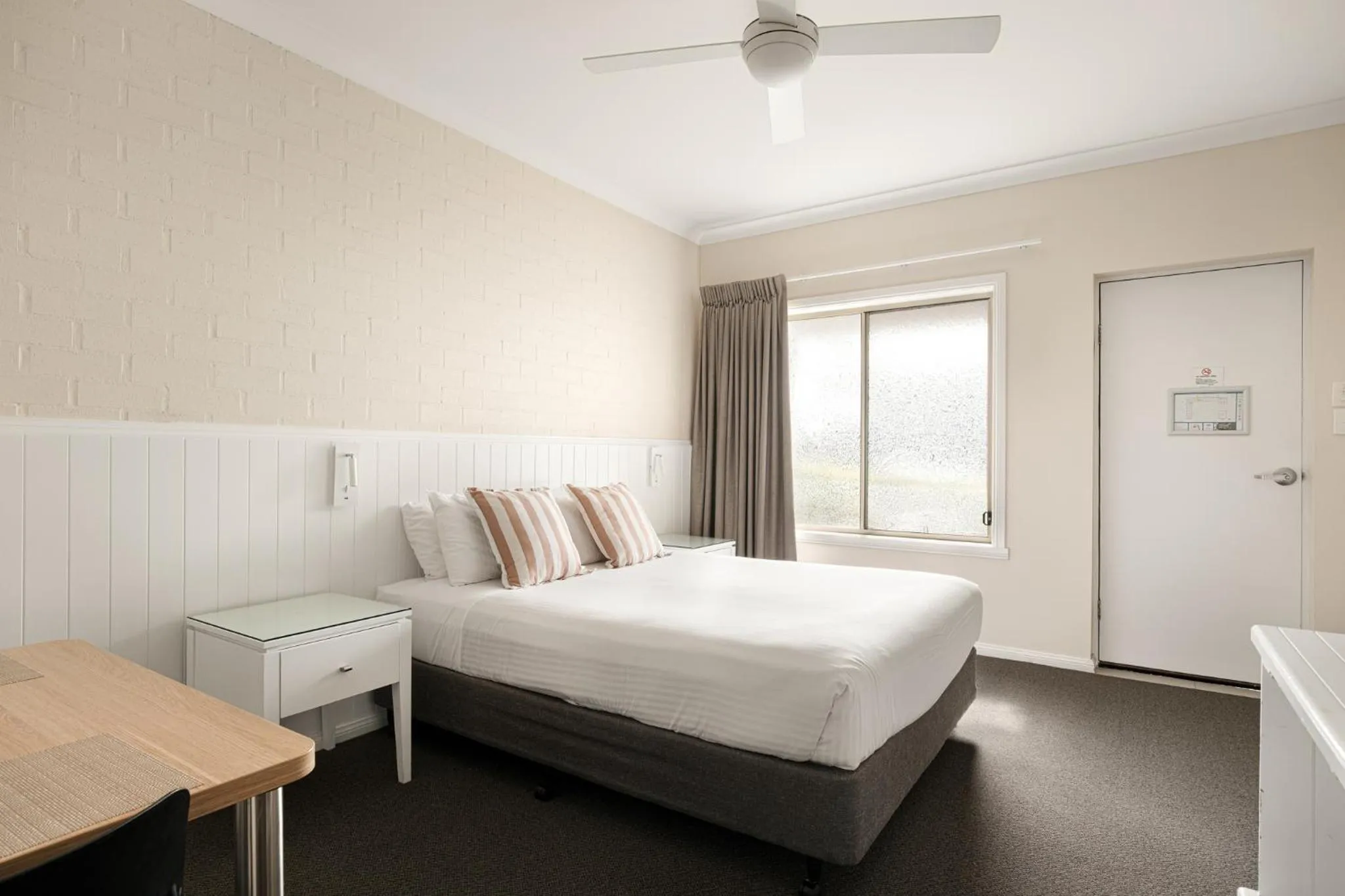 Bedroom, Bed in Catalina Motel Lake Macquarie