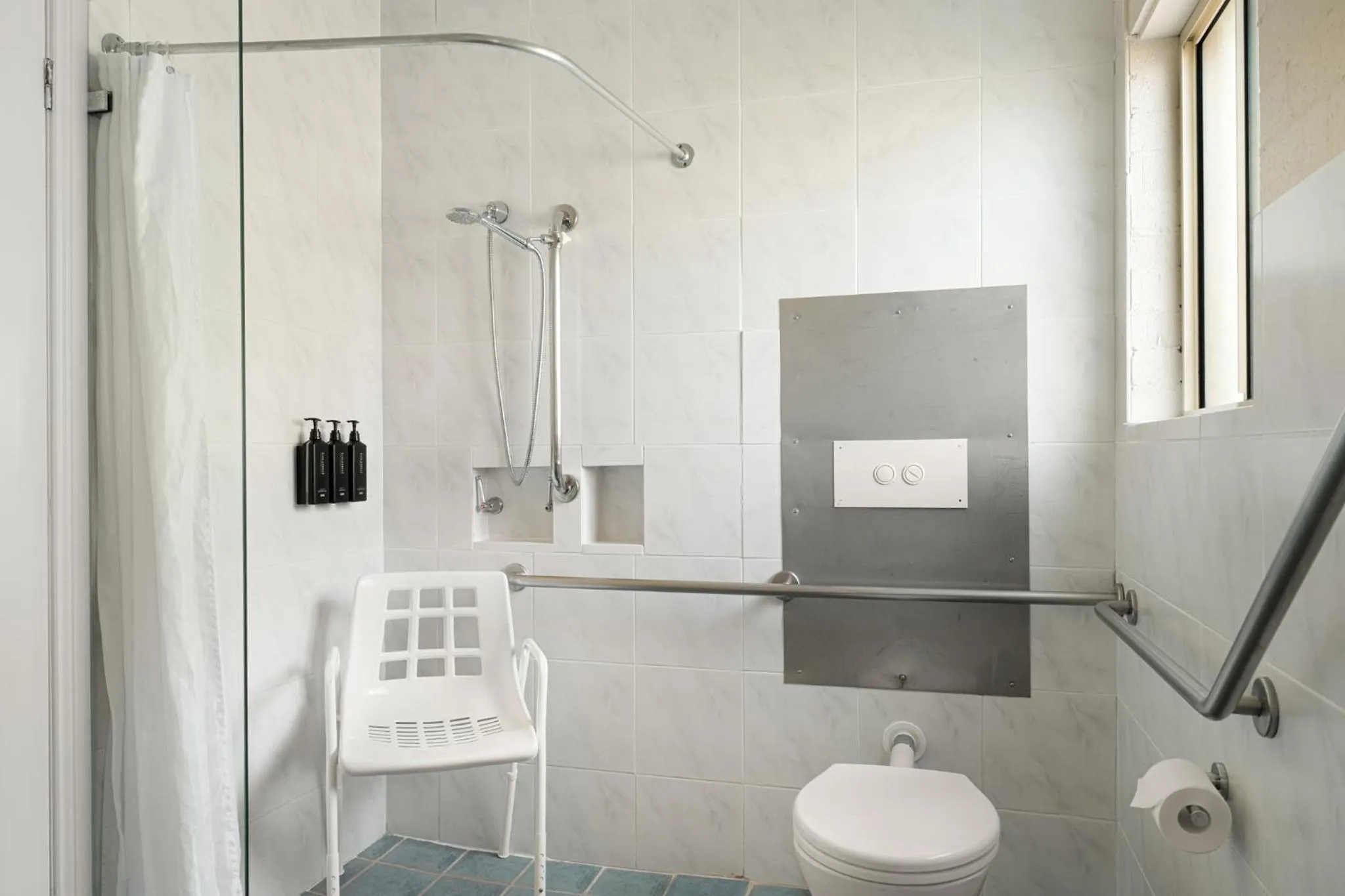 Bathroom in Catalina Motel Lake Macquarie