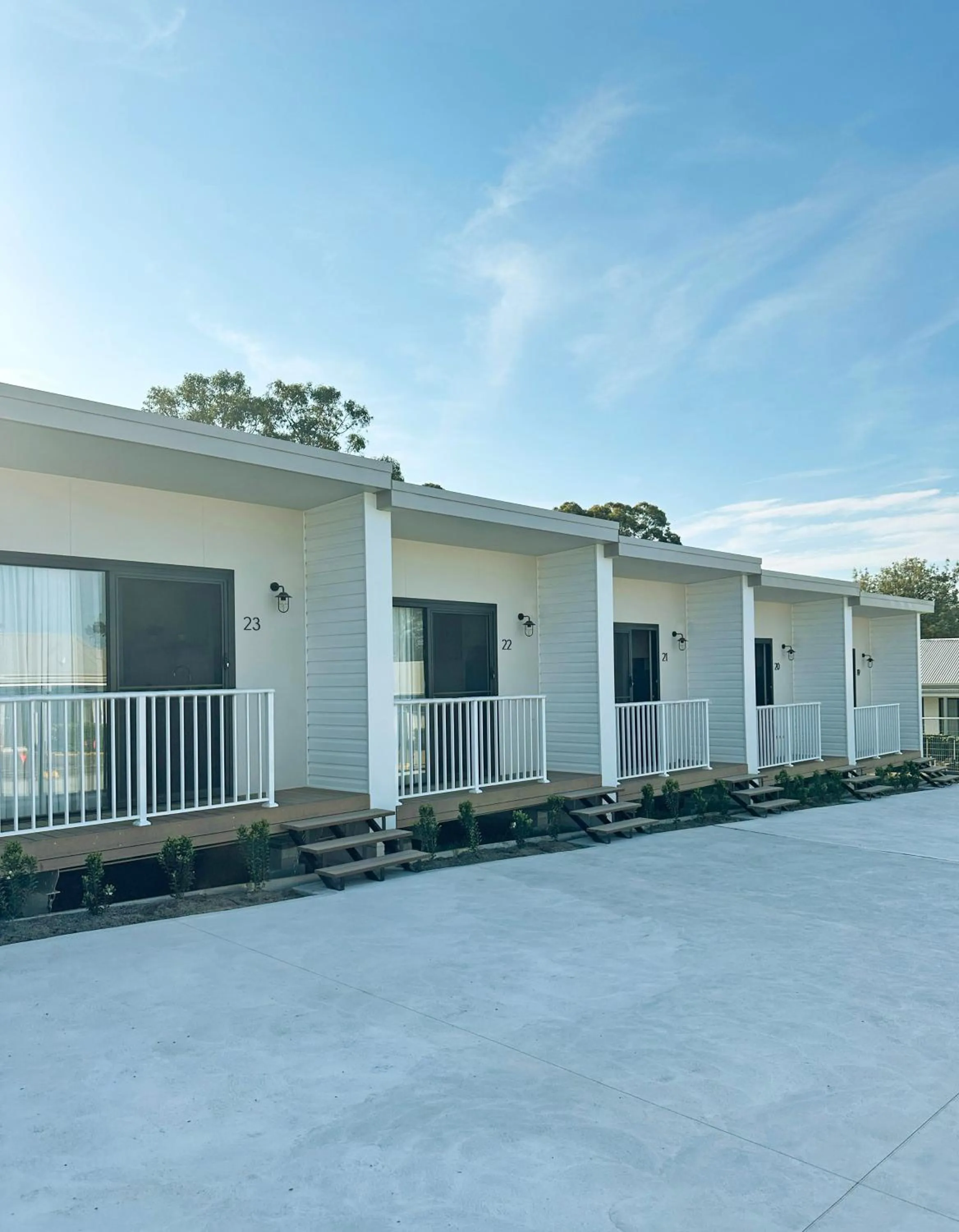 Property building in Catalina Motel Lake Macquarie