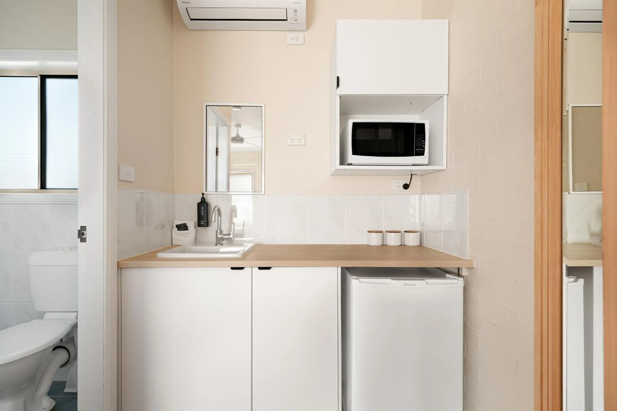 Kitchen or kitchenette in Catalina Motel Lake Macquarie