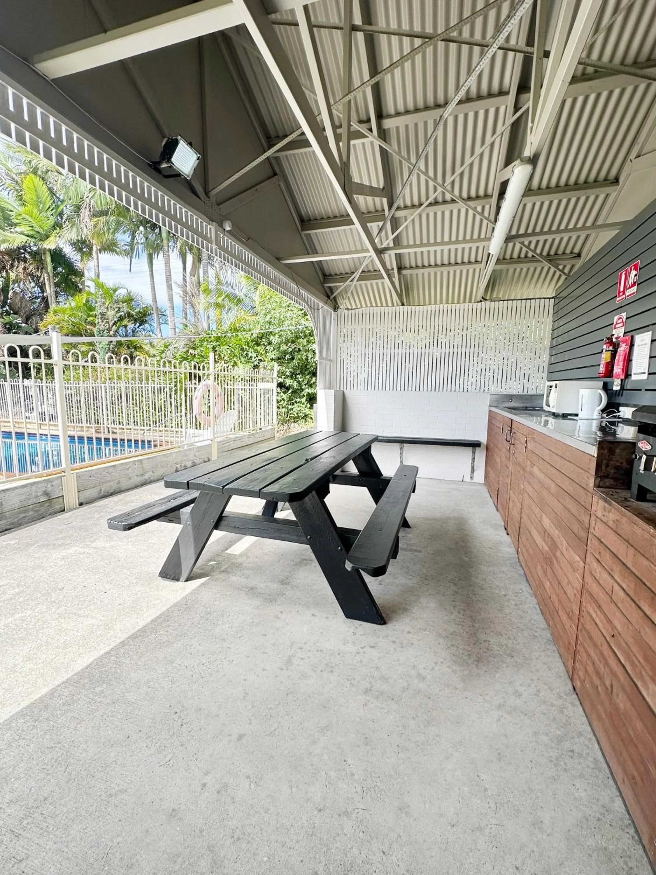 BBQ facilities in Catalina Motel Lake Macquarie