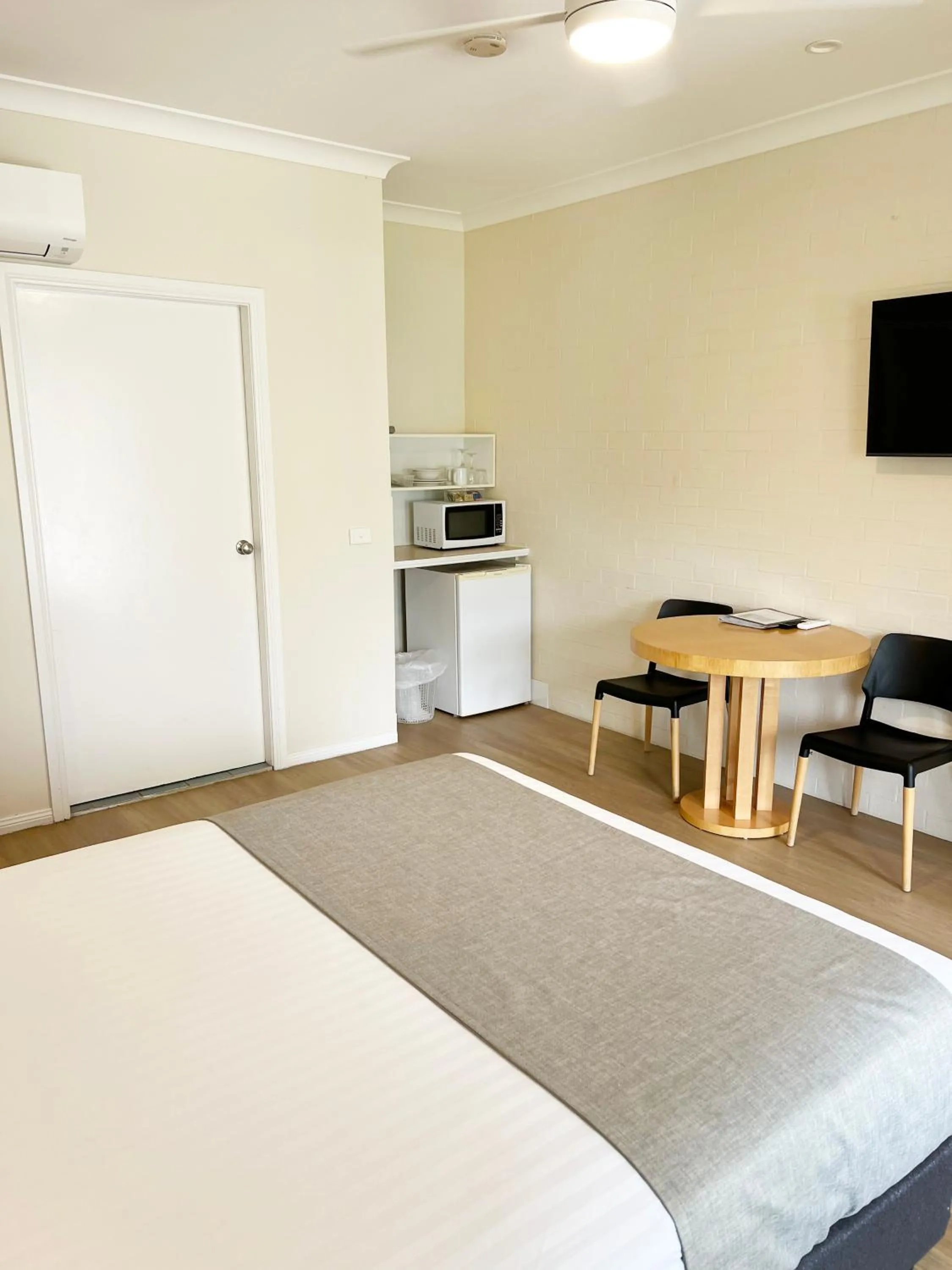 Bedroom, Bed in Catalina Motel Lake Macquarie