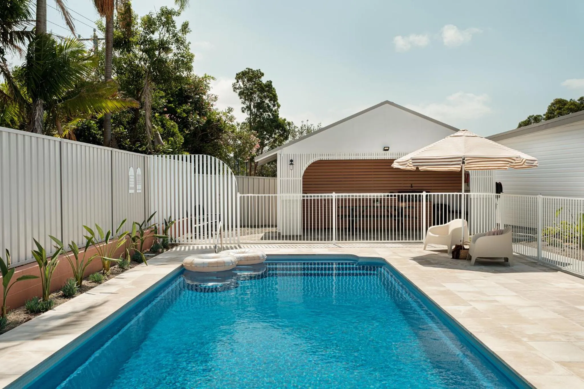 BBQ facilities in Catalina Motel Lake Macquarie