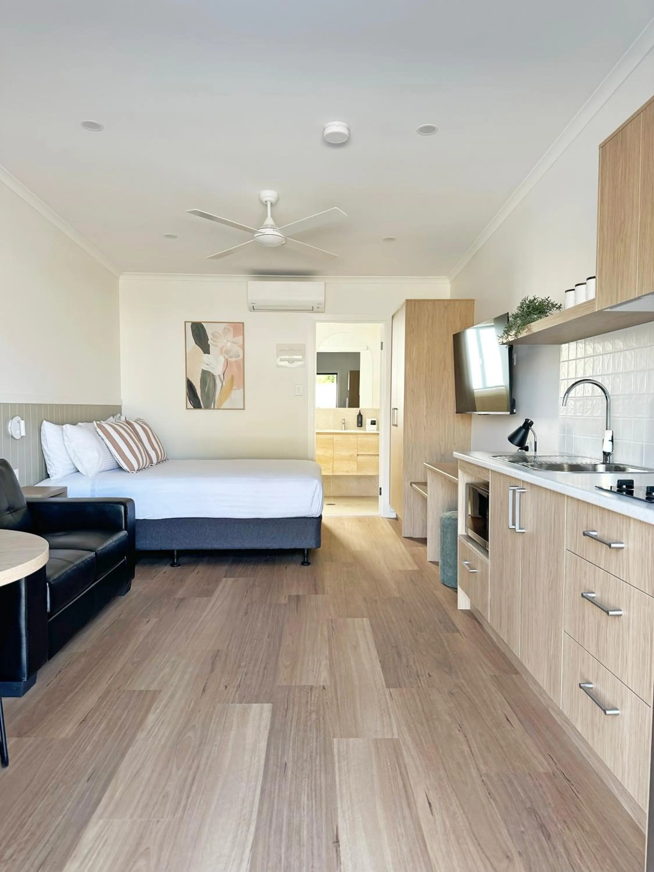 Photo of the whole room, Bed in Catalina Motel Lake Macquarie