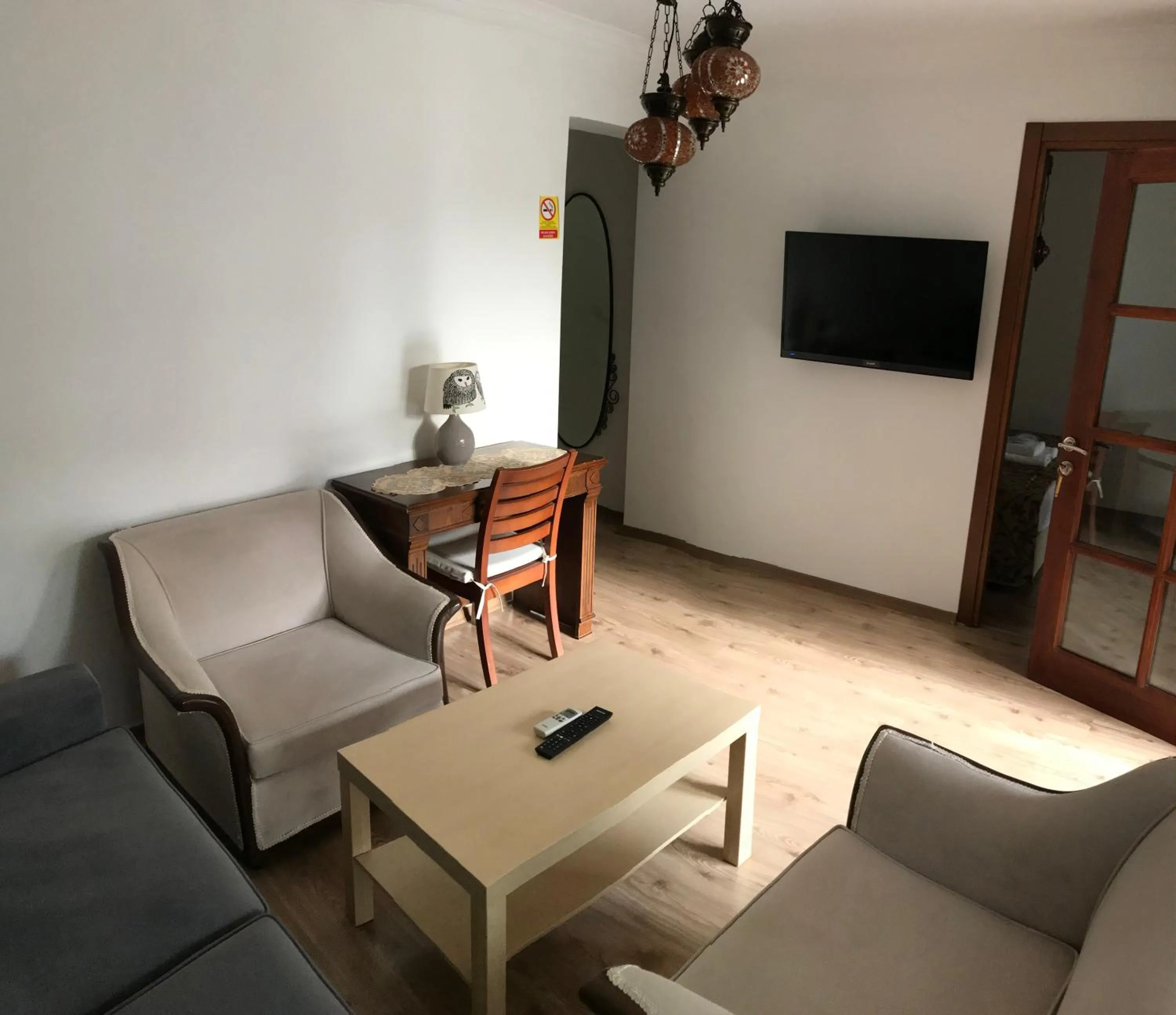 Communal lounge/ TV room in Foca Antik Otel