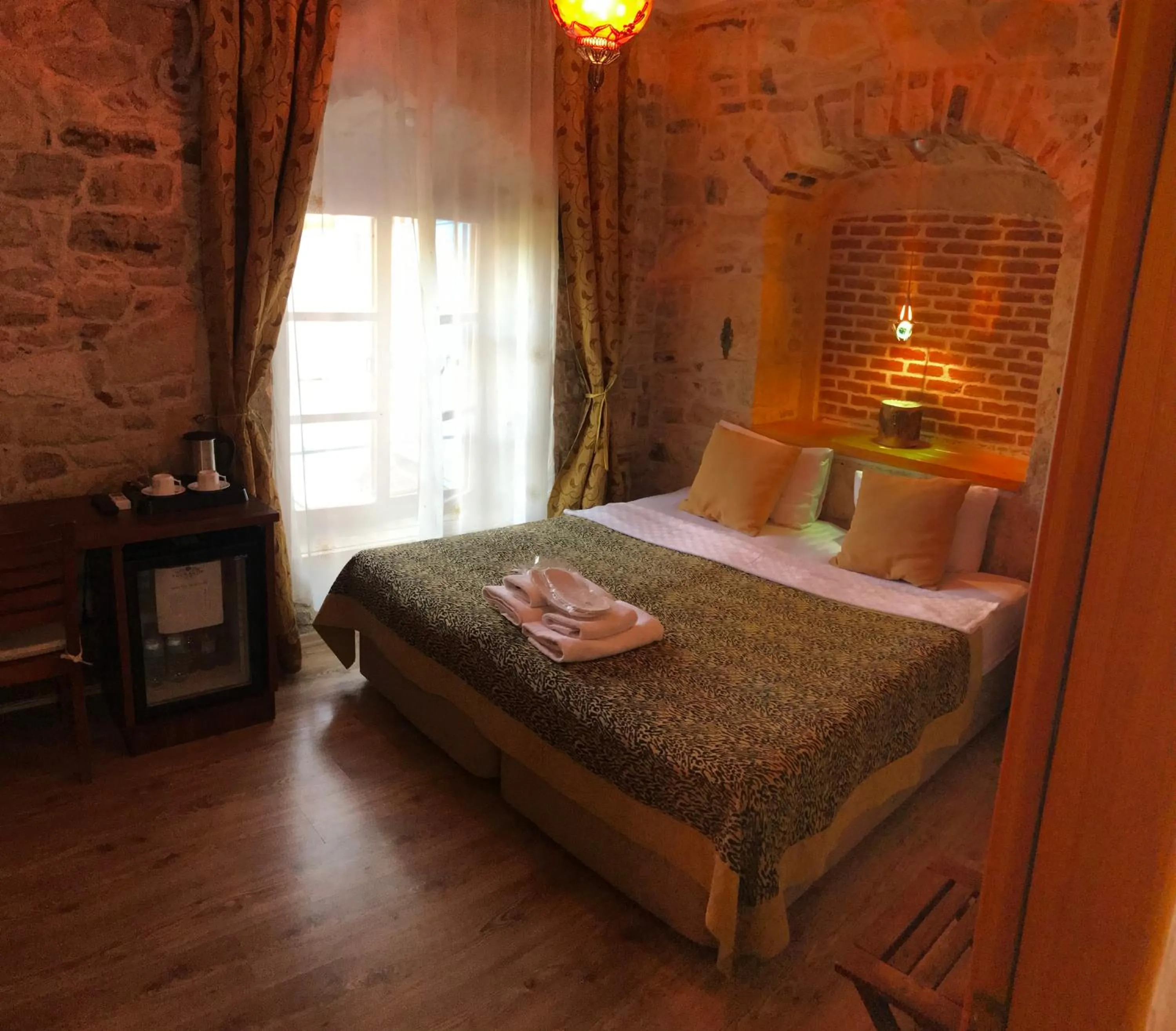 Photo of the whole room, Bed in Foca Antik Otel