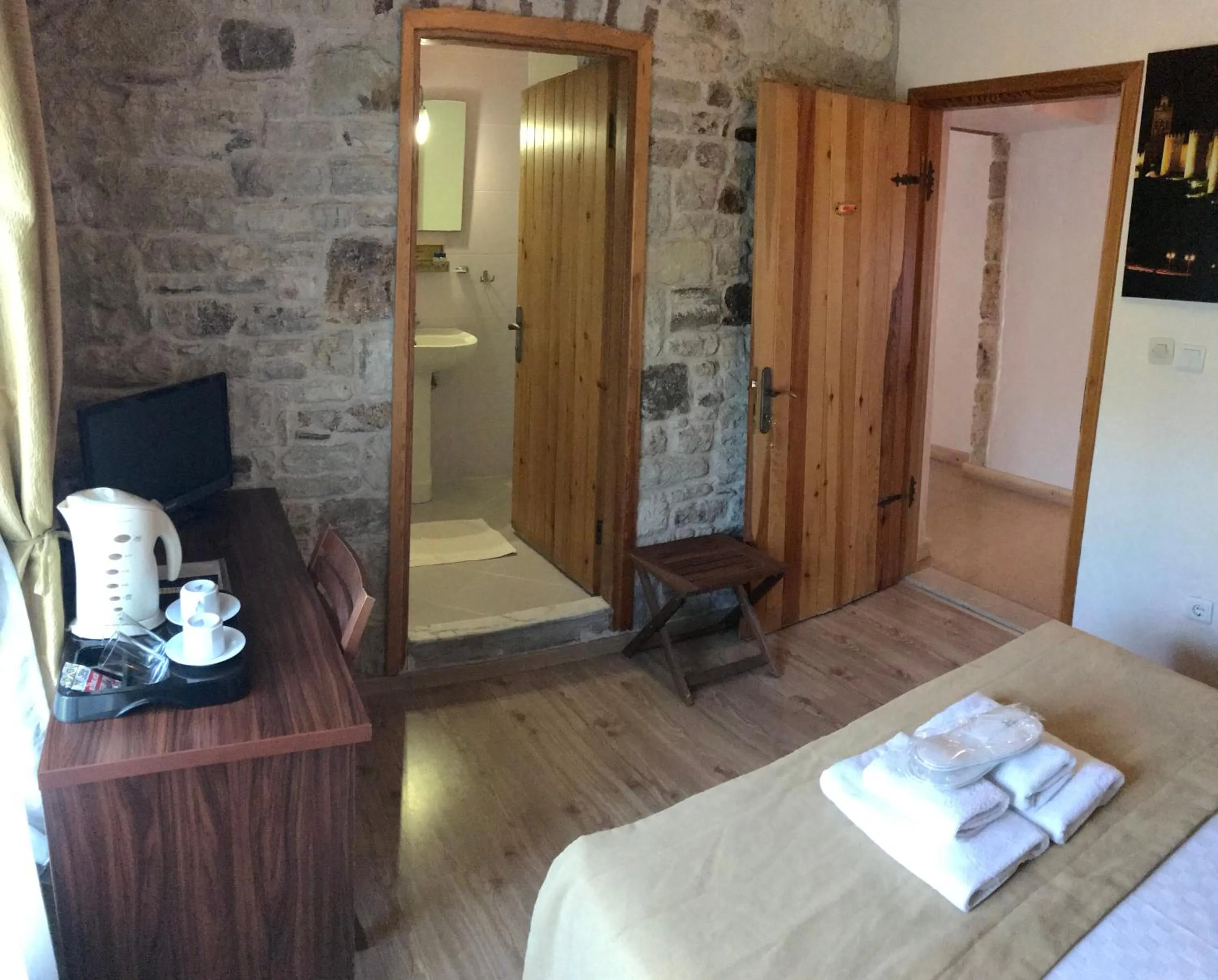 Photo of the whole room, Bed in Foca Antik Otel