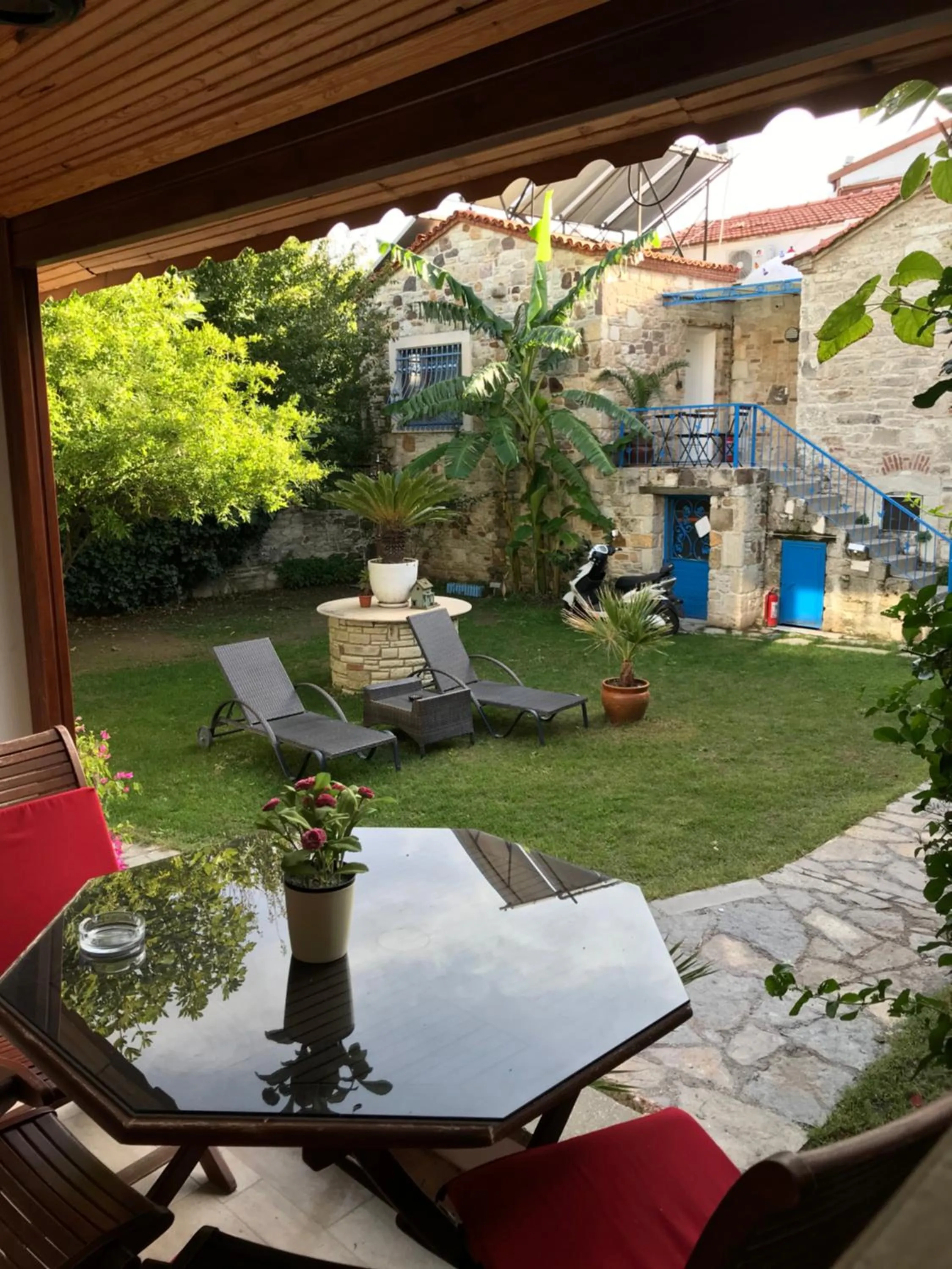 Garden in Foca Antik Otel