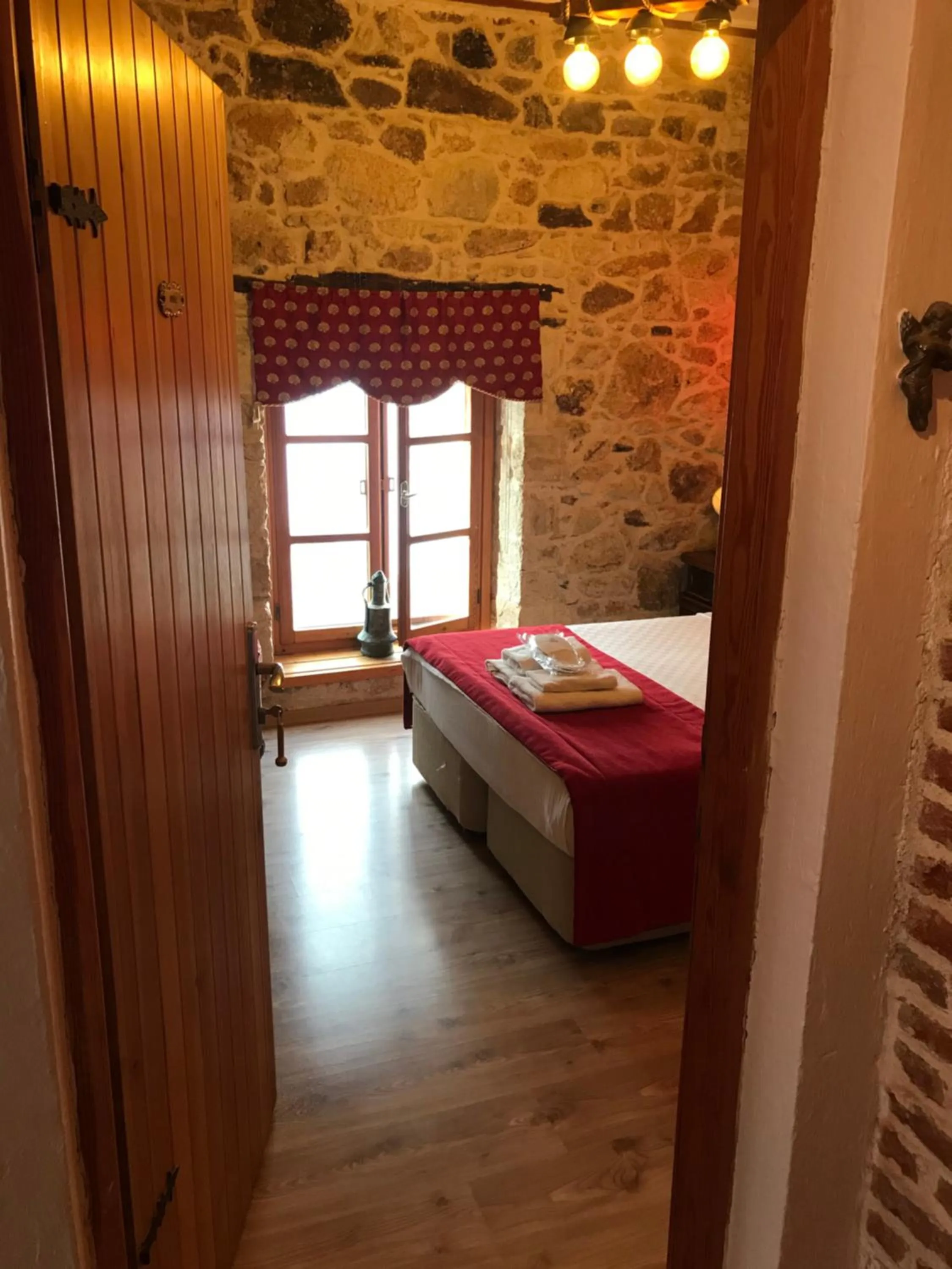 Photo of the whole room, Bed in Foca Antik Otel