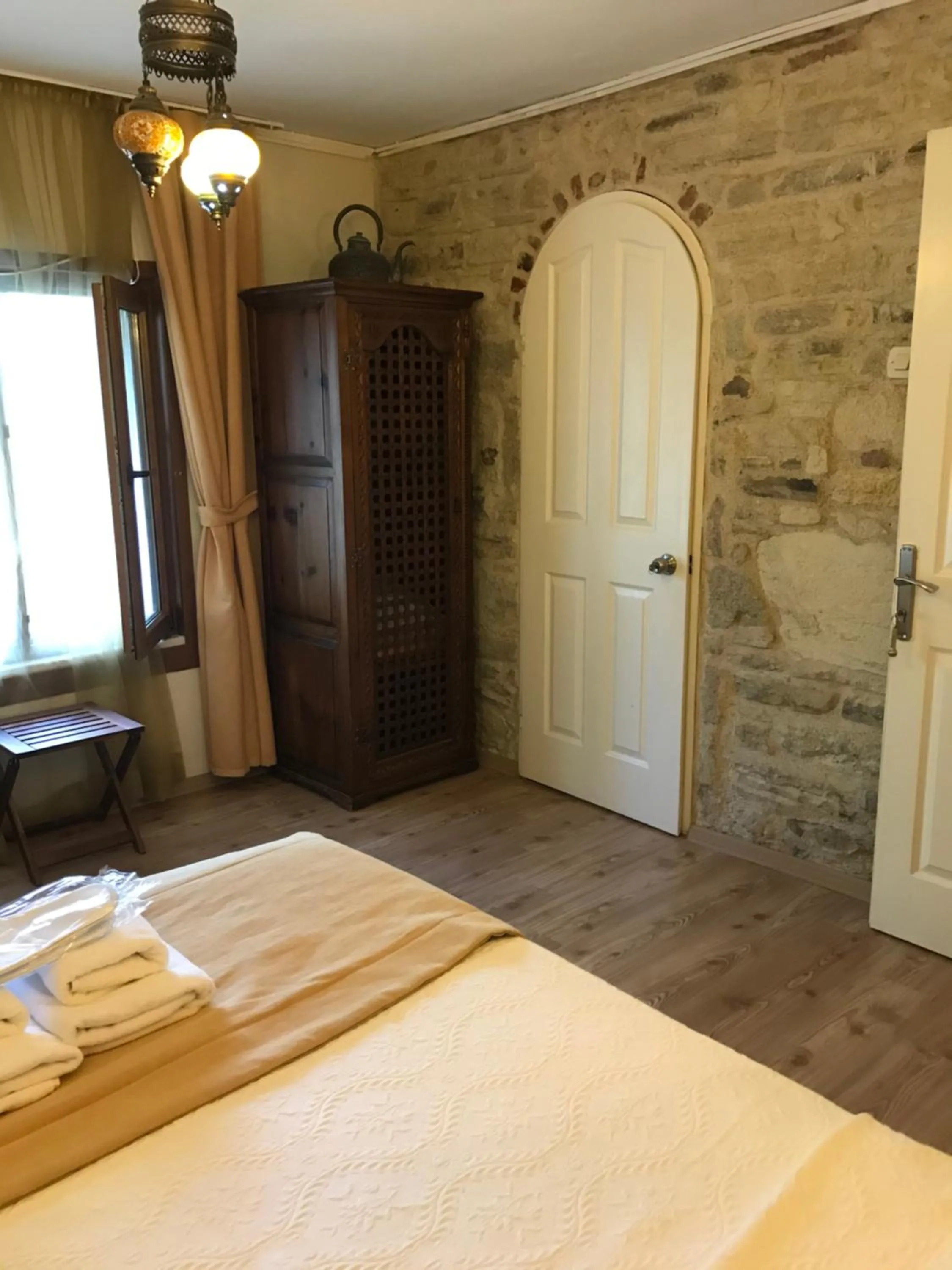 Photo of the whole room, Bed in Foca Antik Otel