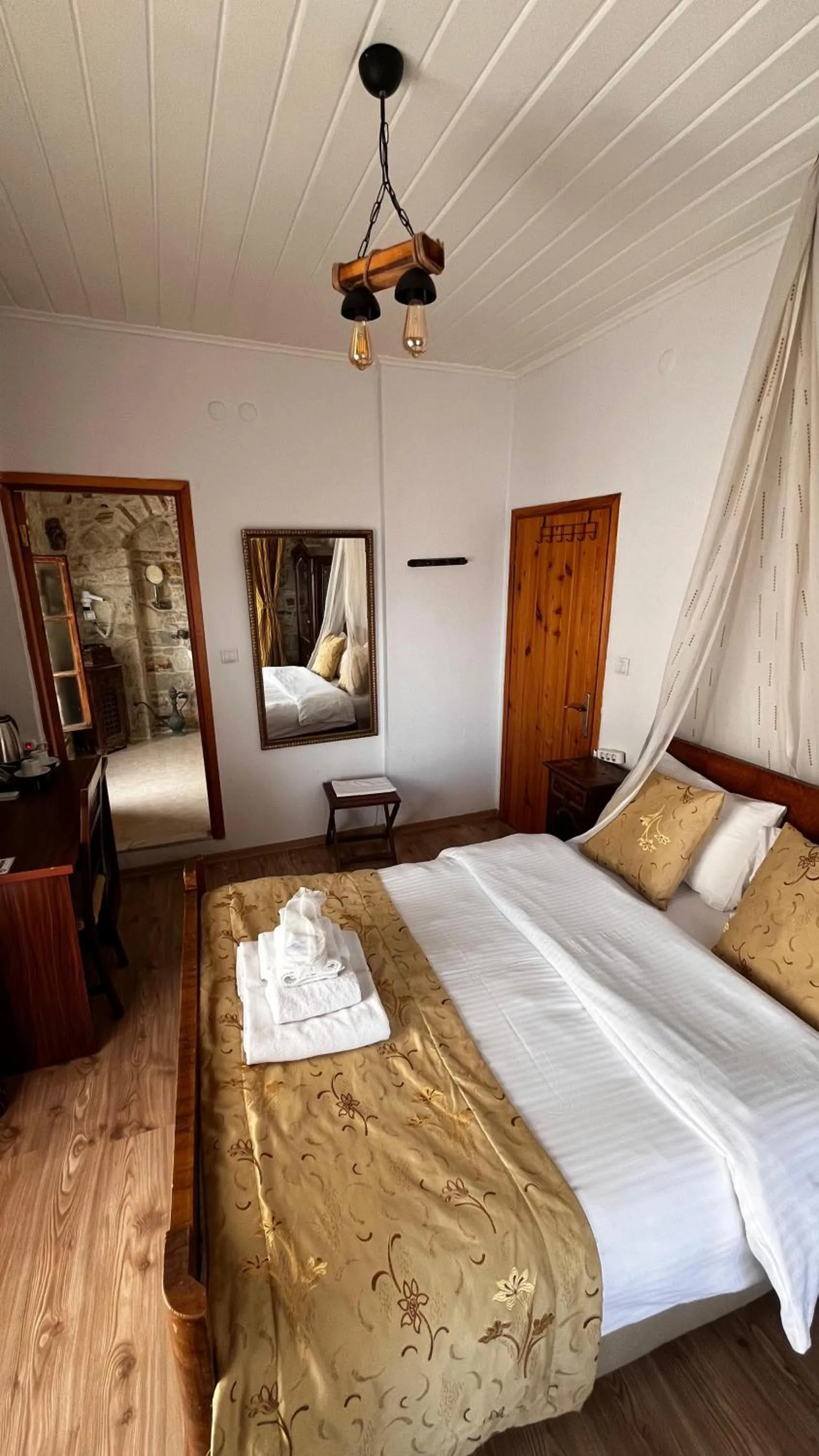 Photo of the whole room, Bed in Foca Antik Otel