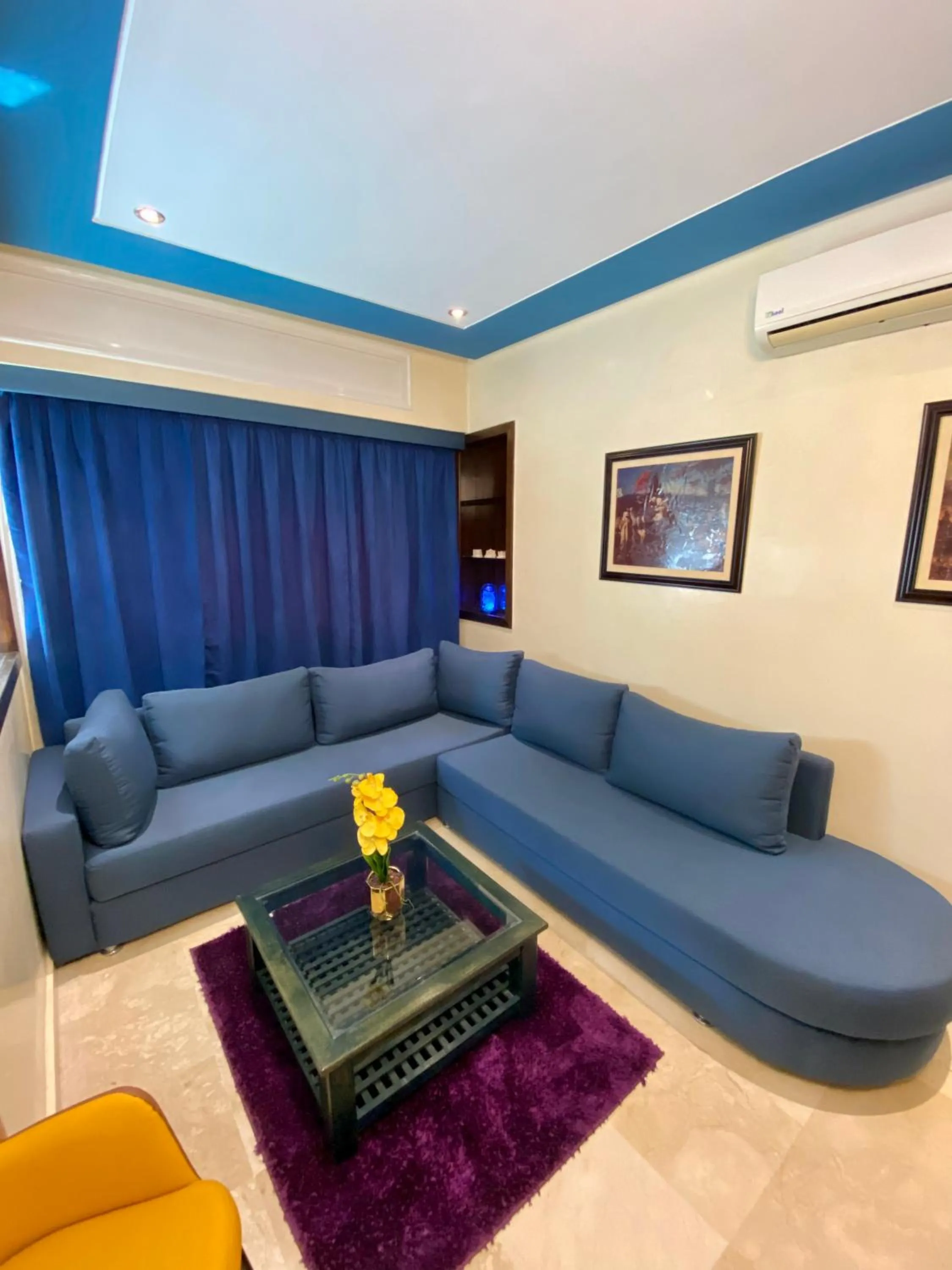 TV and multimedia in Appart Hôtel Oleandro