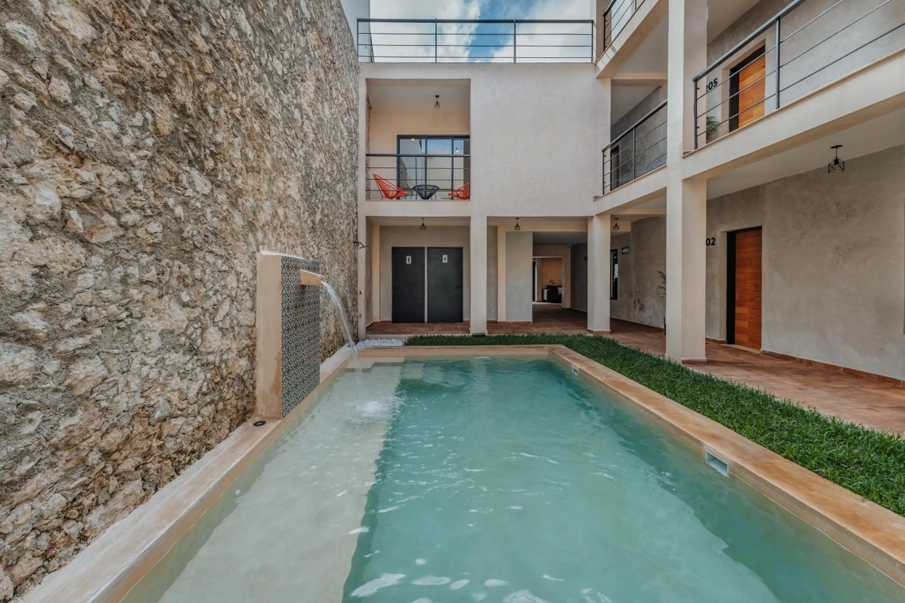 Swimming pool in Hotel Casa 57