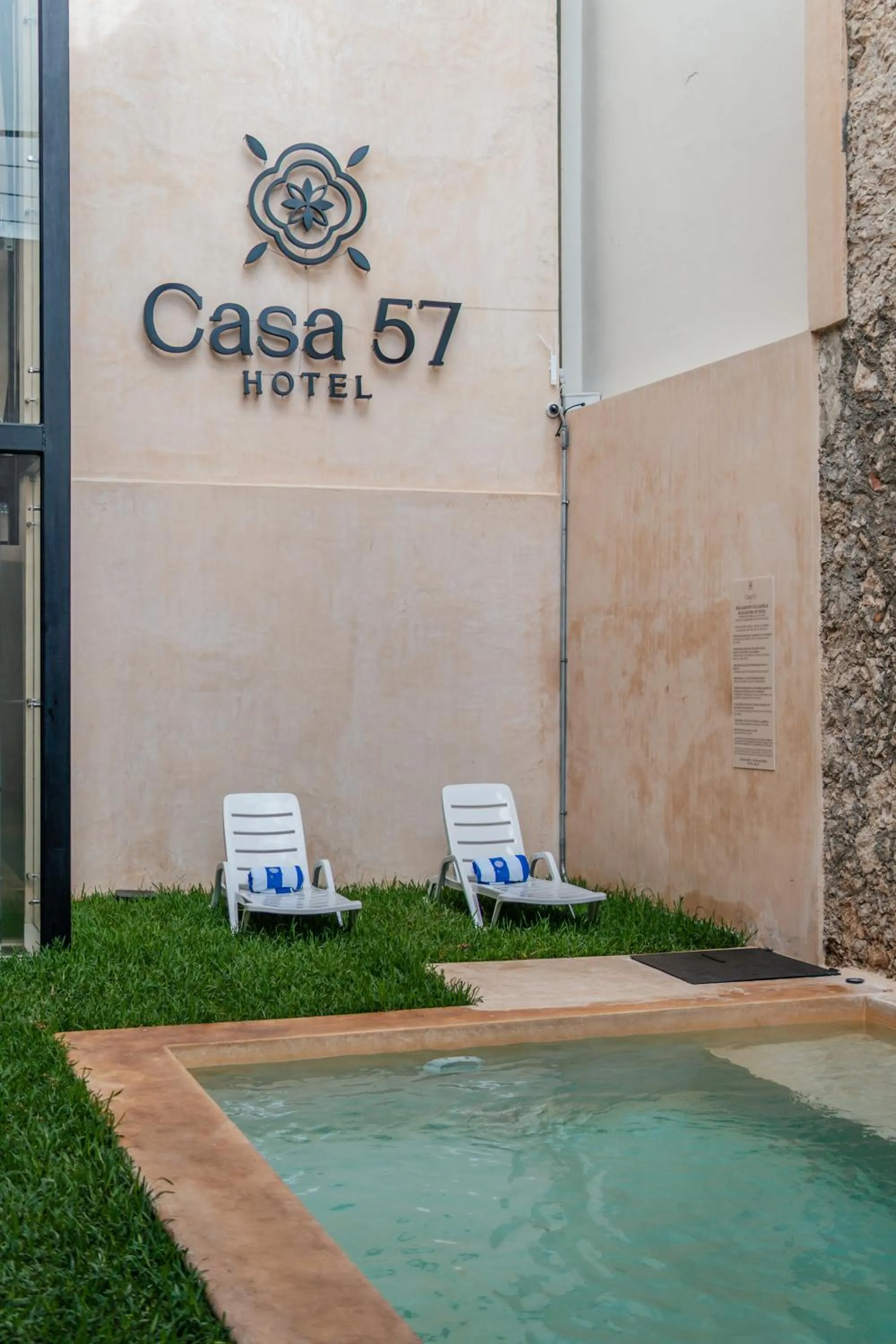Swimming pool in Hotel Casa 57