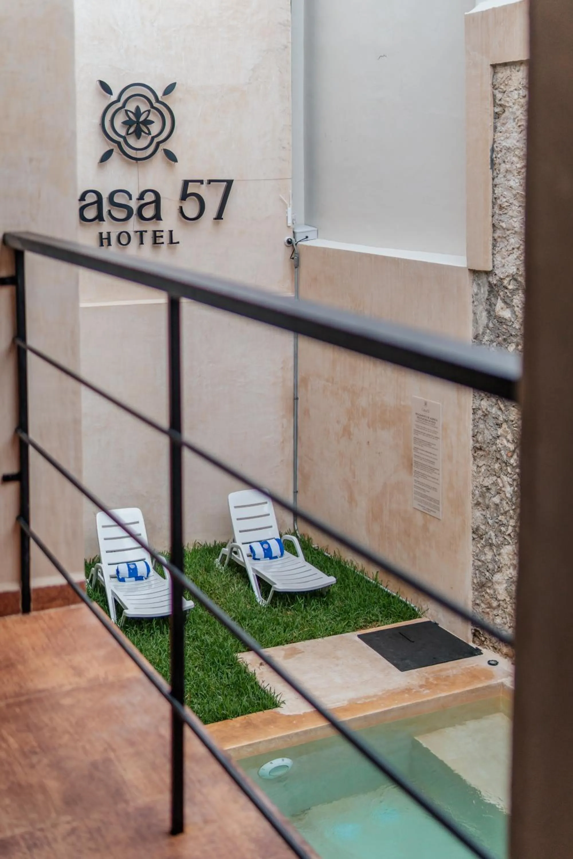 Swimming pool in Hotel Casa 57