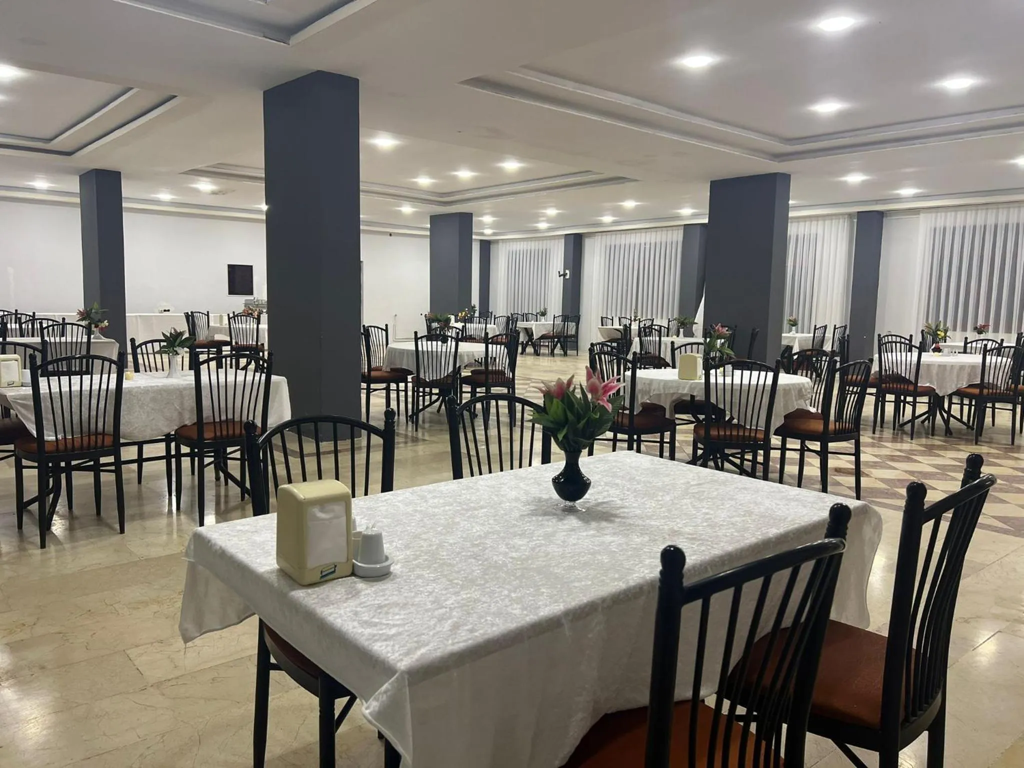 Restaurant/places to eat in VANNA HOTEL sPA