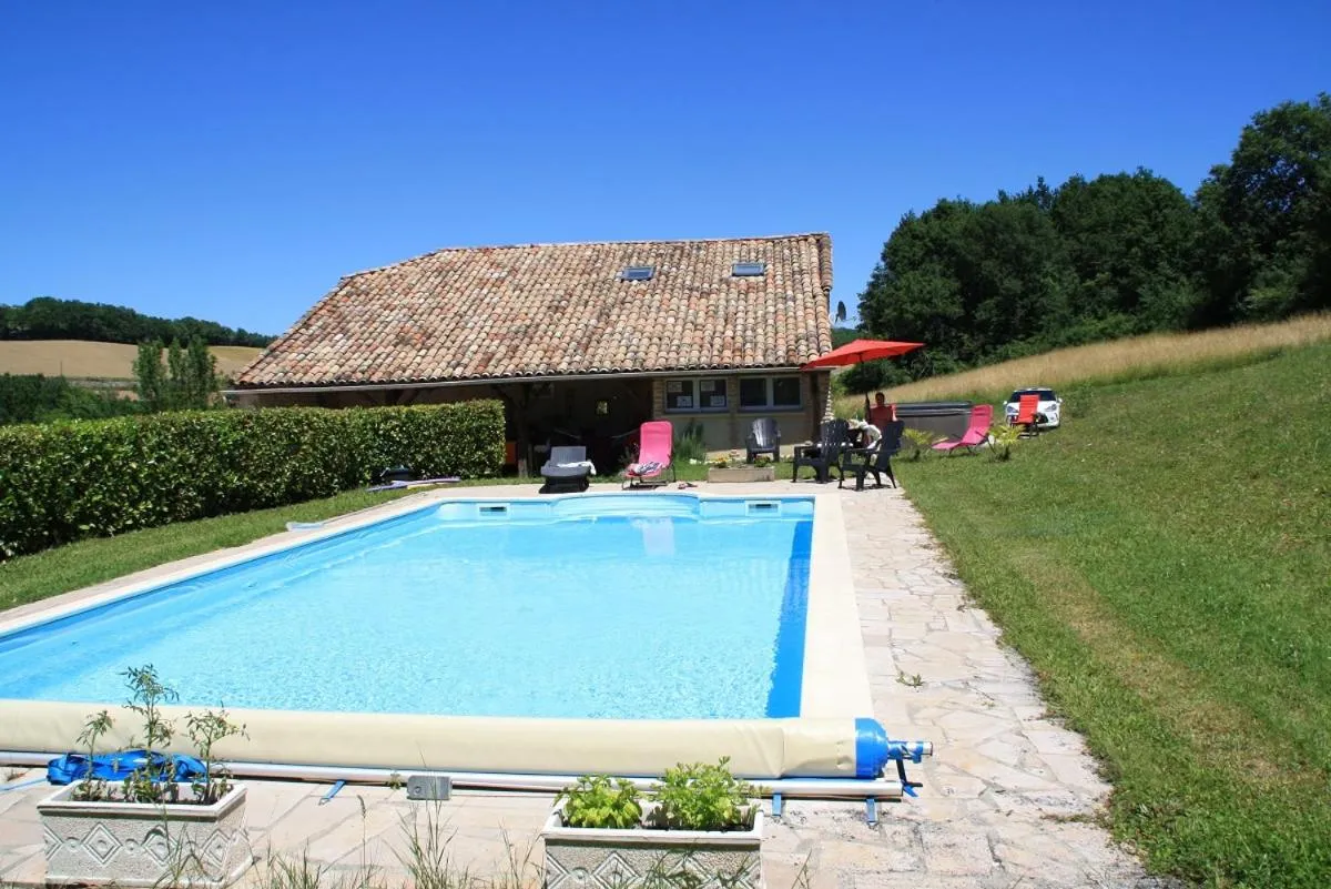 Swimming pool in La Perle du Lot