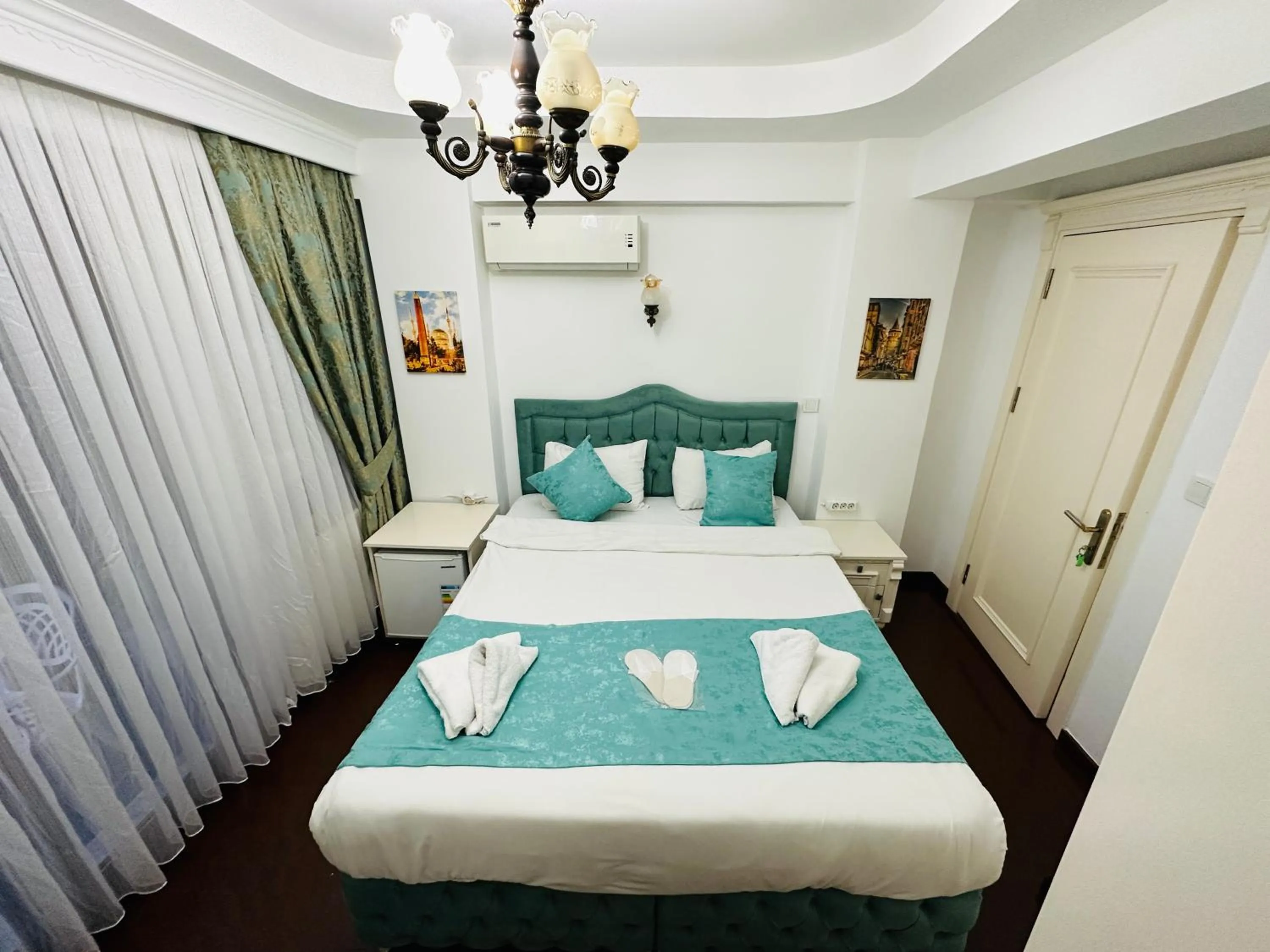 Bed in La Petite Maison Hotel