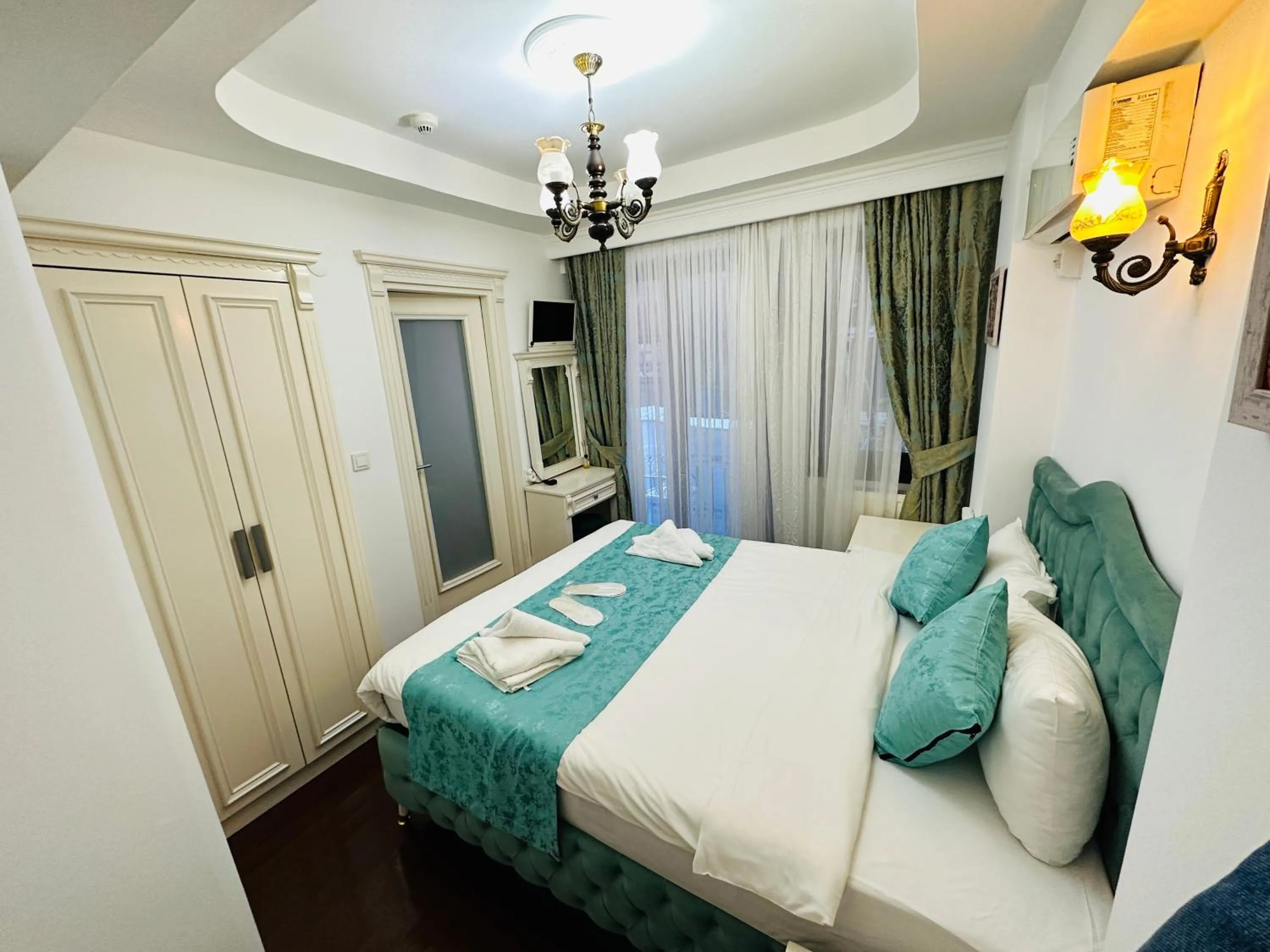 Bed in La Petite Maison Hotel